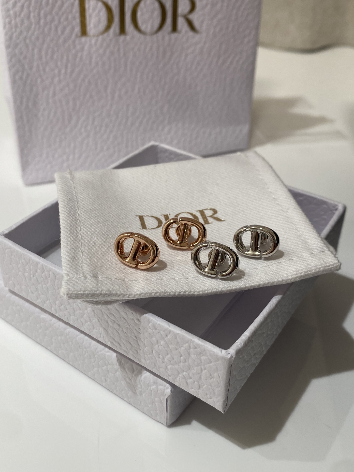 NO:633887,88160,D 25 new CD letter mini earrings purchased from ZP, silver/rose gold, Cartier high-end jewelry1986090988160,D 25新款 CD 字母 mini 耳钉 ZP购入 银色/玫瑰金,,卡迪亚高端饰品,Jewelry