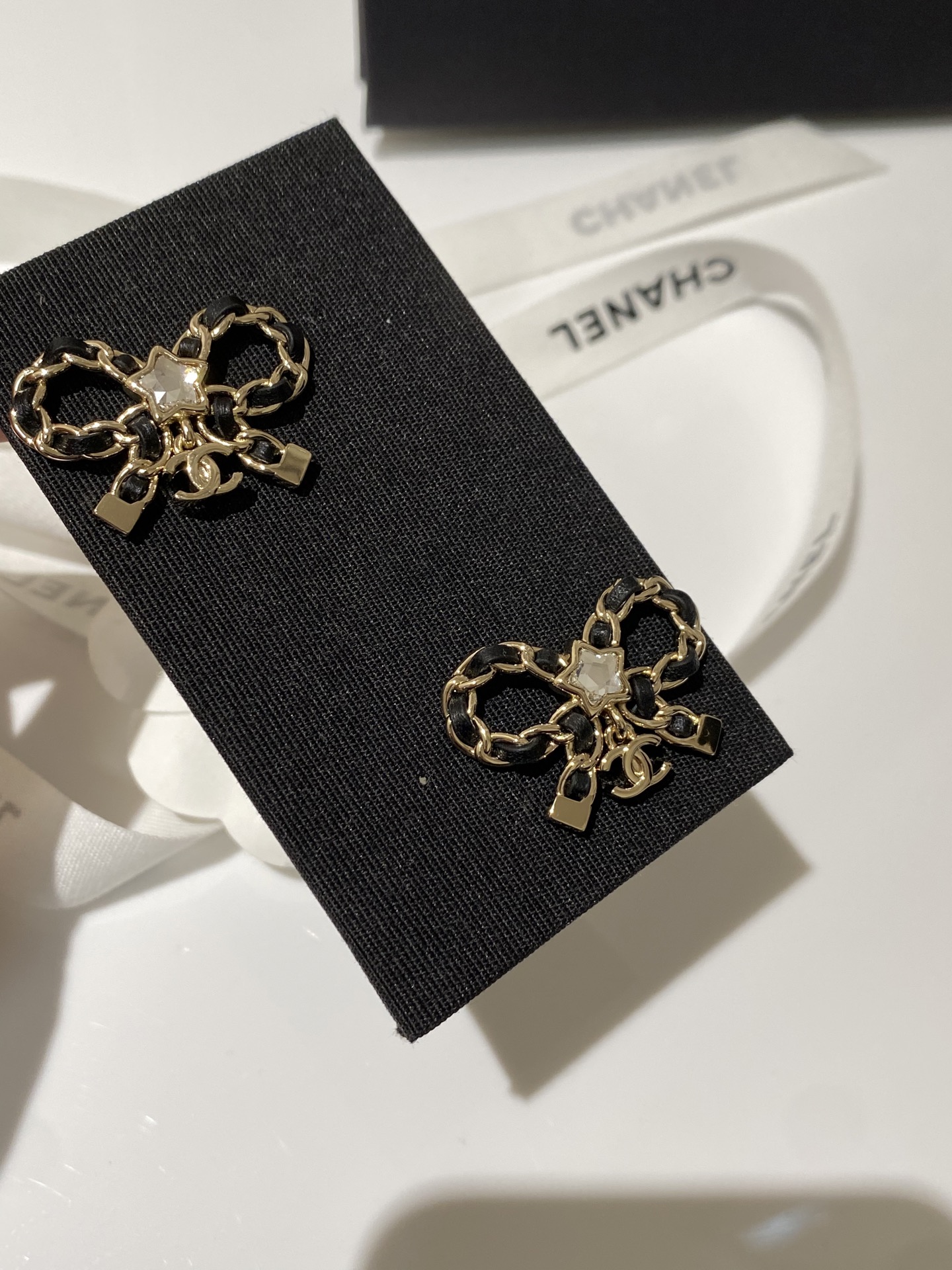 NO:634920,88180.CH 25B leather star bow earrings, earrings, Cartier high-end jewelry1986090988180.CH 25B 穿皮 星星 蝴蝶结 耳环,,earrings,卡迪亚高端饰品,Jewelry