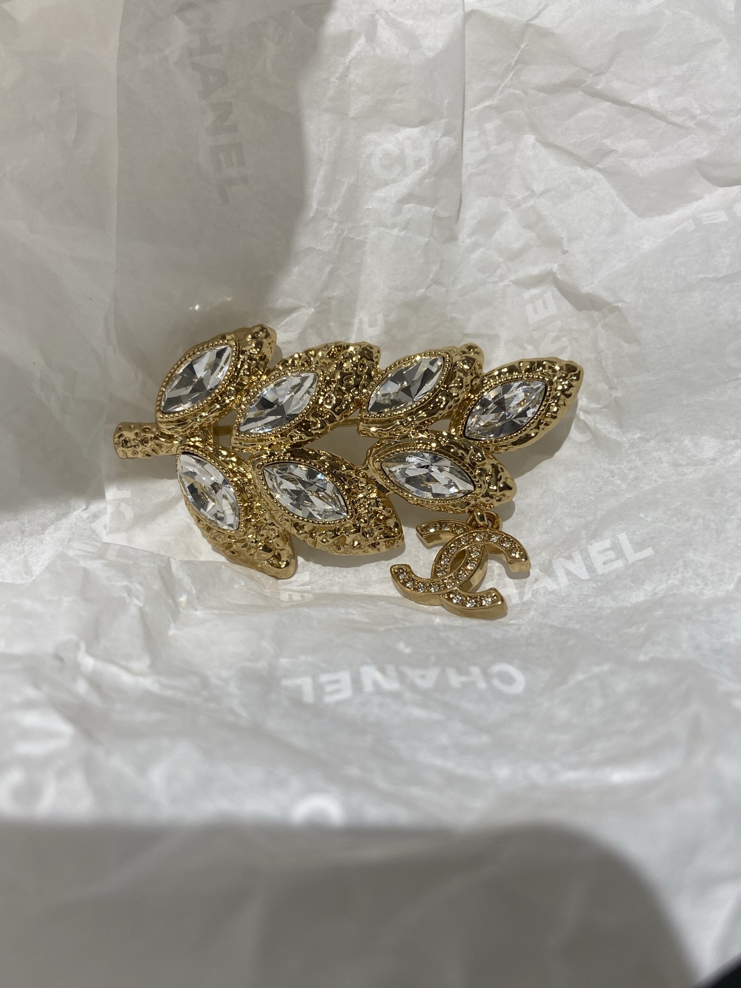 NO:647364,88240, CH 26C golden wheat ear marquise rhinestone brooch Z purchased. Super beautiful brooch!  The perfect match for autumn and winter!  A must!  Imported Swarovski rhinestones, gold-plated copper material.,,swarovski,brooch,breastpin,gold plating,Cardia high-end jewelry1986090988240,CH 26C 金色 麦穗 马眼水钻 胸针 Z购入.超美的胸针！秋冬搭配神器呀！必入！ 进口施华洛世奇水钻,铜镀金材质.,,swarovski,brooch，breastpin,gold plating,卡迪亚高端饰品,Jewelry