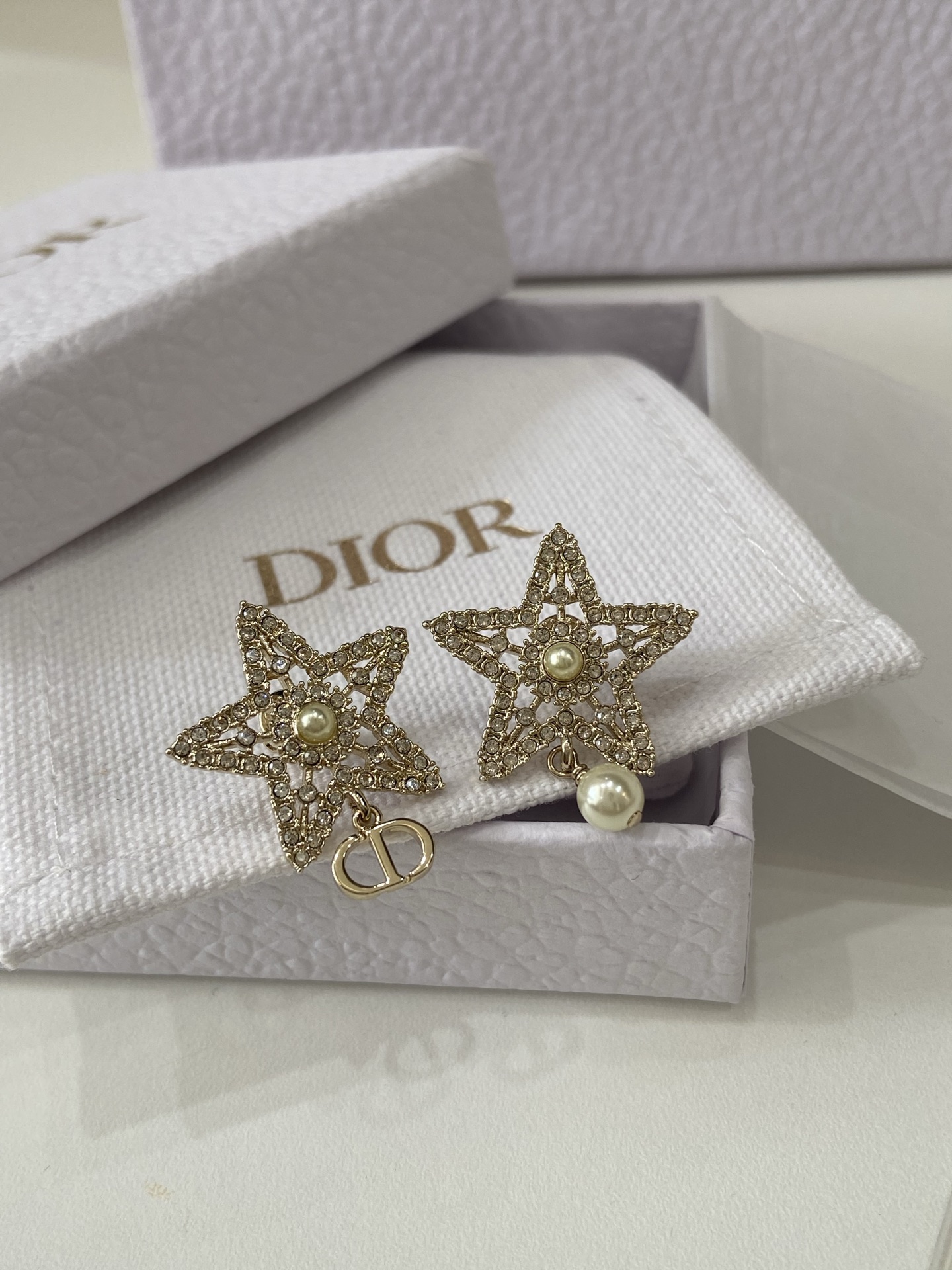 NO:647339,88180,D 26 New Christmas Series Star Pearl Earrings ZP purchase,,earrings,Cardia high-end jewelry1986090988180,D 26 新款 圣诞 系列 星星 珍珠 耳环 ZP购入,,earrings,卡迪亚高端饰品,Jewelry