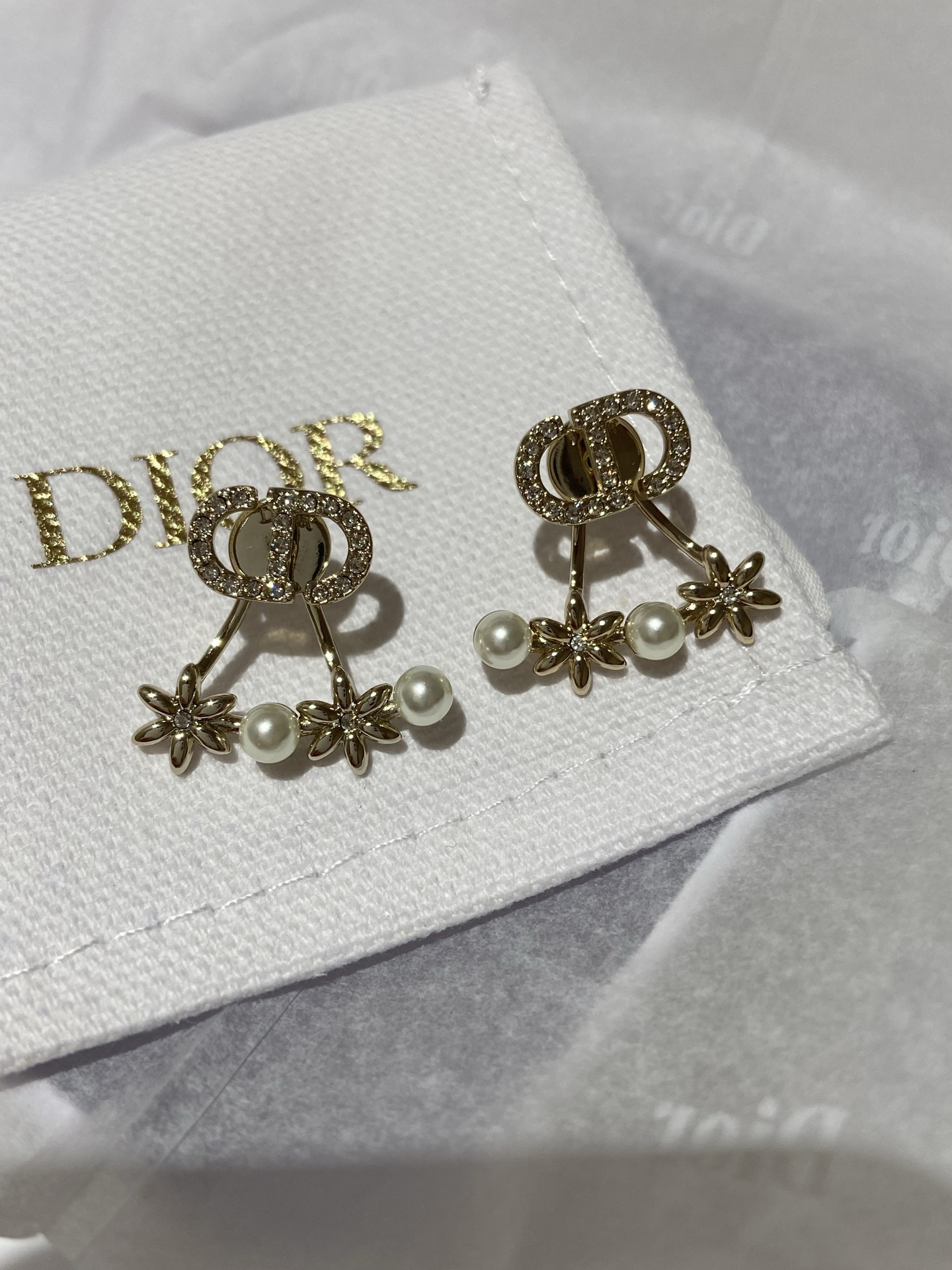 NO:647699,88180D 26 Flowers Pearl Fan Earrings ZP purchase, Cardia high-end jewelry1986090988180D 26 花朵 珍珠 扇子 耳钉 ZP购入,,卡迪亚高端饰品,Jewelry