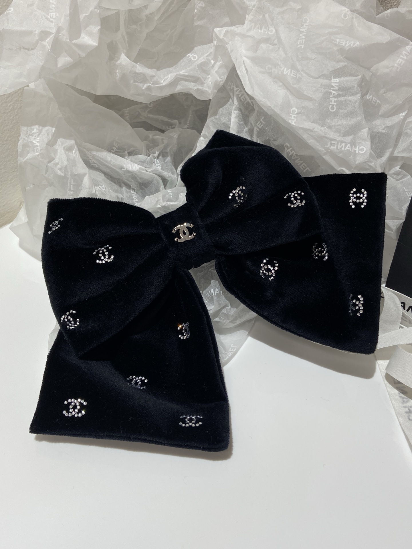 NO:720624,88300, CH 26C rhinestones, velvet, bows, hairpins purchased from ZP, the fabric is made of imported velvet, permed Swarovski rhinestones, swarovski, hairpins, Cartier high-end jewelry1986090988300,CH 26C 水钻 丝绒 蝴蝶结 发夹 ZP购入 布料采用进口丝绒 烫施华洛世奇水钻,,swarovski,hairpins,卡迪亚高端饰品,Jewelry