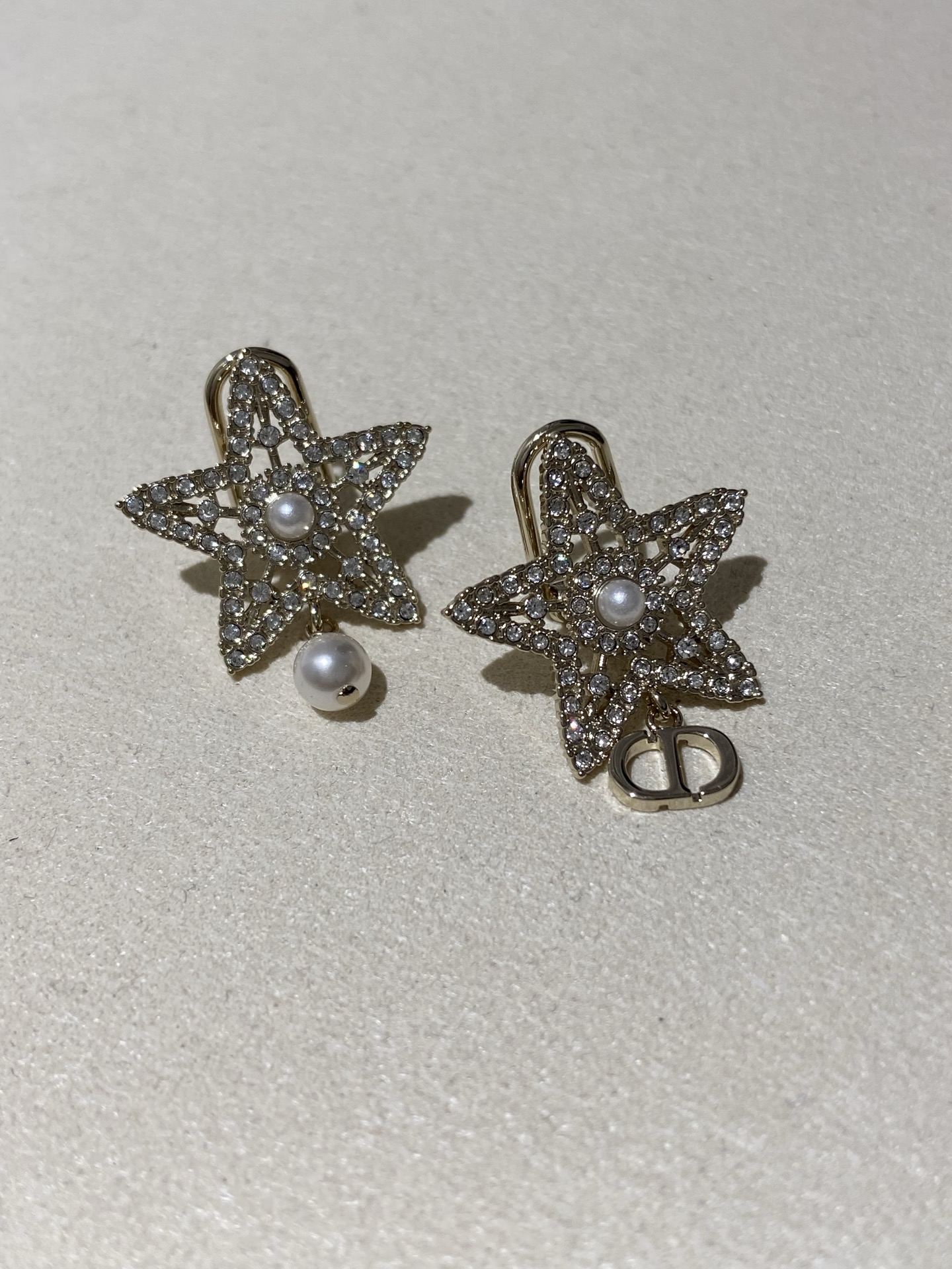 Pendientes de clip, beneficio para quienes no tienen perforaciones. Nuevo modelo D 26, estrellas, perlas y strass, comp…