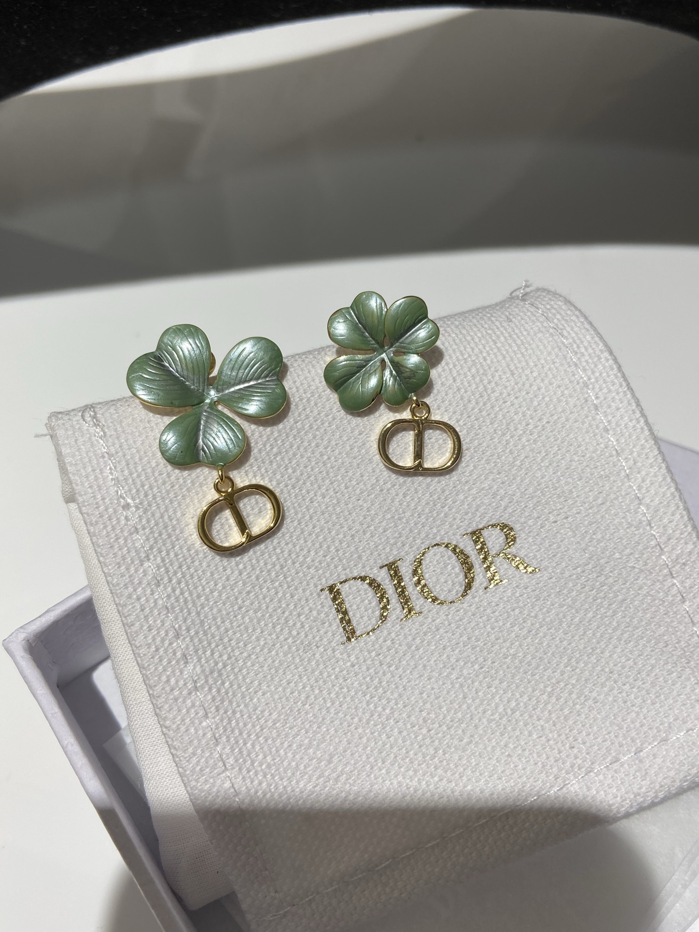 NO:741552,88170,D 26 new style green clover earrings purchased from ZP,,earrings,Cardia high-end jewelry1986090988170,D 26新款 绿色 三叶草 耳环 ZP购入,,earrings,卡迪亚高端饰品,Jewelry