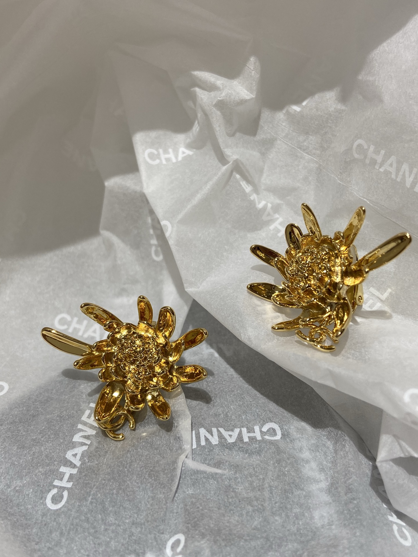 NO:856605,88180 ear clip CH 26p daisy gold vintage ear clip ZP purchase, Cardia high-end jewelry1986090988180耳夹 CH 26p 雏菊 金色 vintage 耳夹 ZP购入,,卡迪亚高端饰品,Jewelry