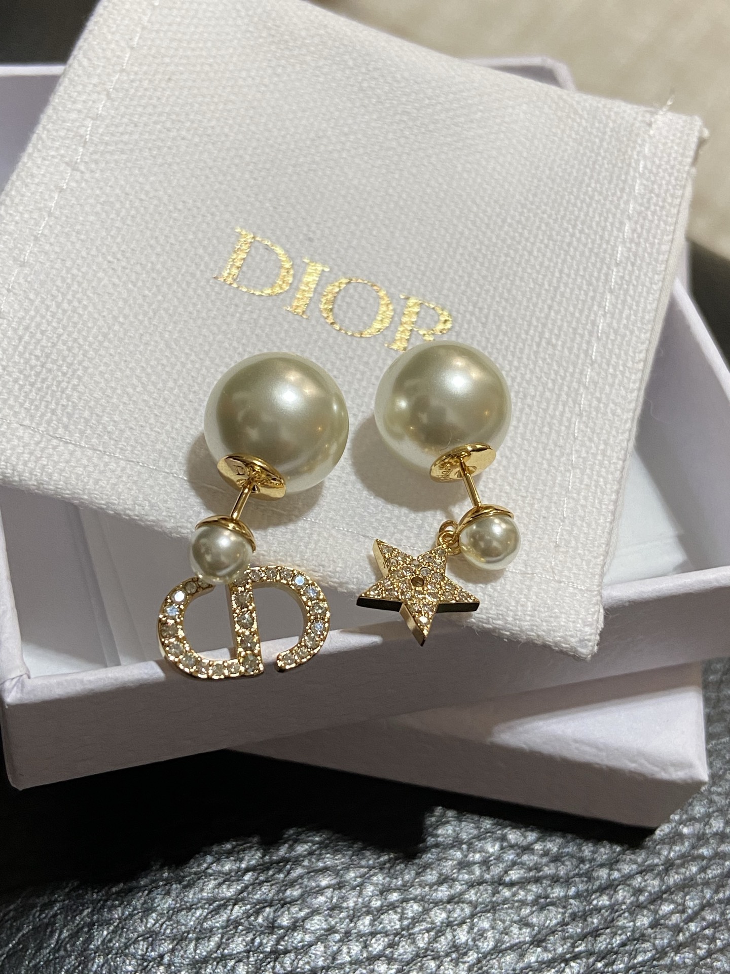 NO:765399,88160,D classic CD star diamond pearl earrings,earrings,Cardia high-end jewelry1986090988160,D 经典 CD 星星 镶钻 珍珠耳环,,earrings,卡迪亚高端饰品,Jewelry