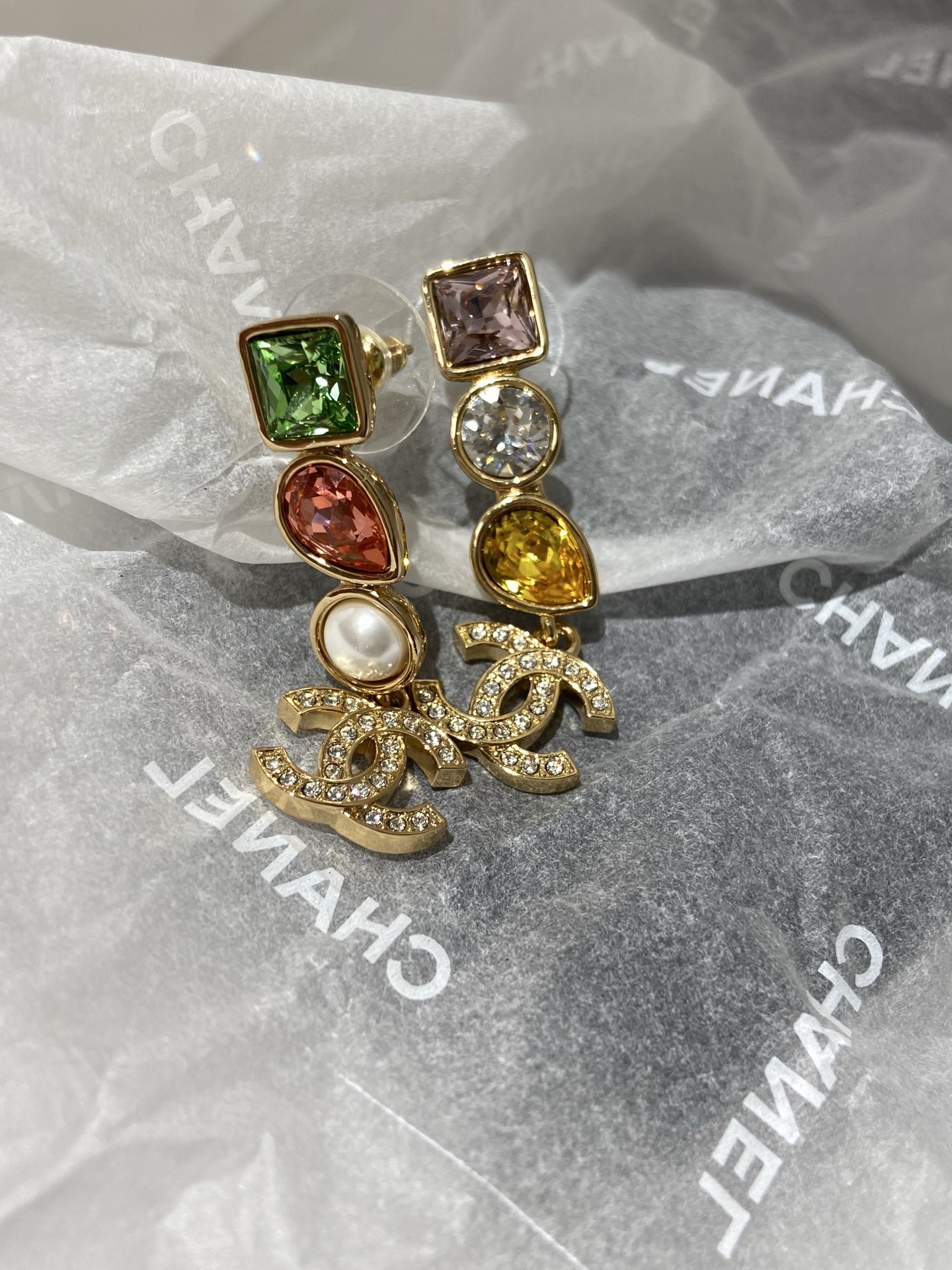 NO:765624,88220, CH 26c colored diamond AB asymmetrical earrings ZP, earrings, Cartier high-end jewelry1986090988220,CH 26c 彩钻 AB不对称 耳环 ZP,,earrings,卡迪亚高端饰品,Jewelry