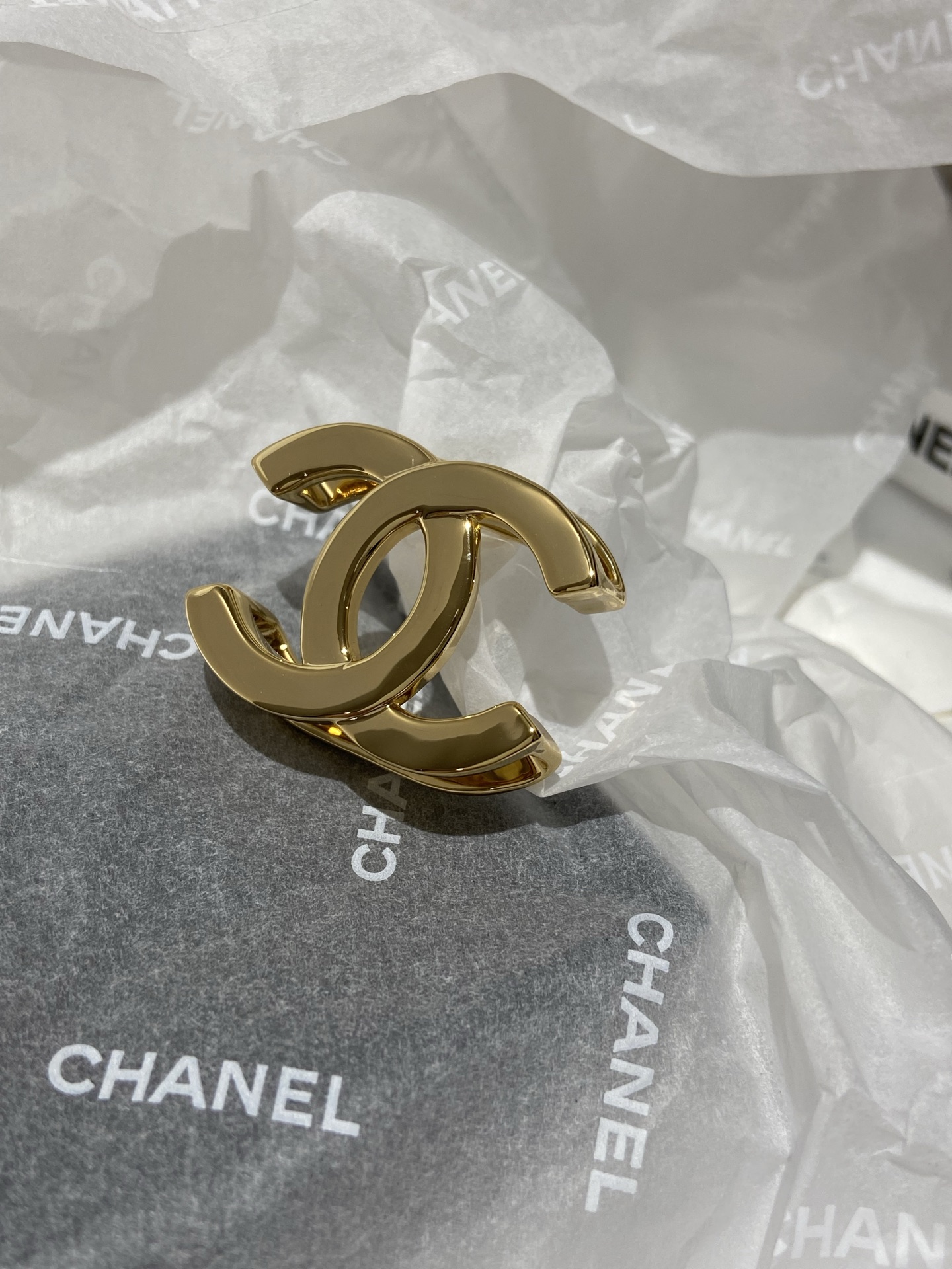 NO:765716,88180,CH 26s gold double c silk scarf buckle purchased from ZP, Cardia high-end jewelry1986090988180,CH 26s 金色 双c 丝巾扣 ZP购入,,卡迪亚高端饰品,Jewelry
