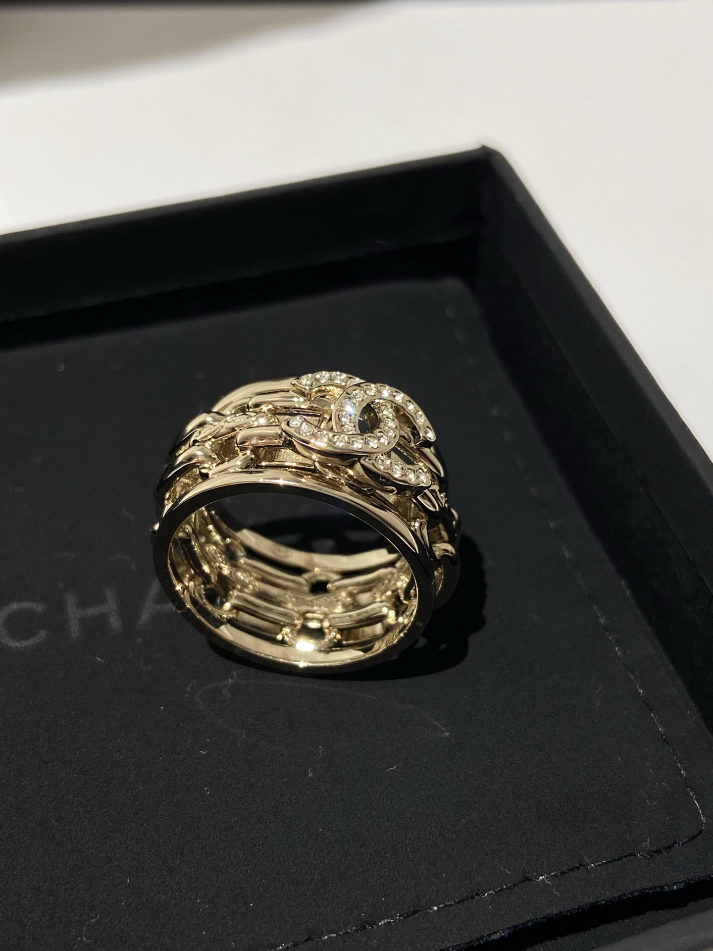 NO:766028,88180,CH 26 new multi-layered hollow wide version light gold ring purchased from ZP, size 6 7 8,,ring,Cardia high-end jewelry1986090988180,CH 26新款 多层镂空宽版浅金色戒指 ZP购入 尺码 6 7 8,,ring,卡迪亚高端饰品,Jewelry