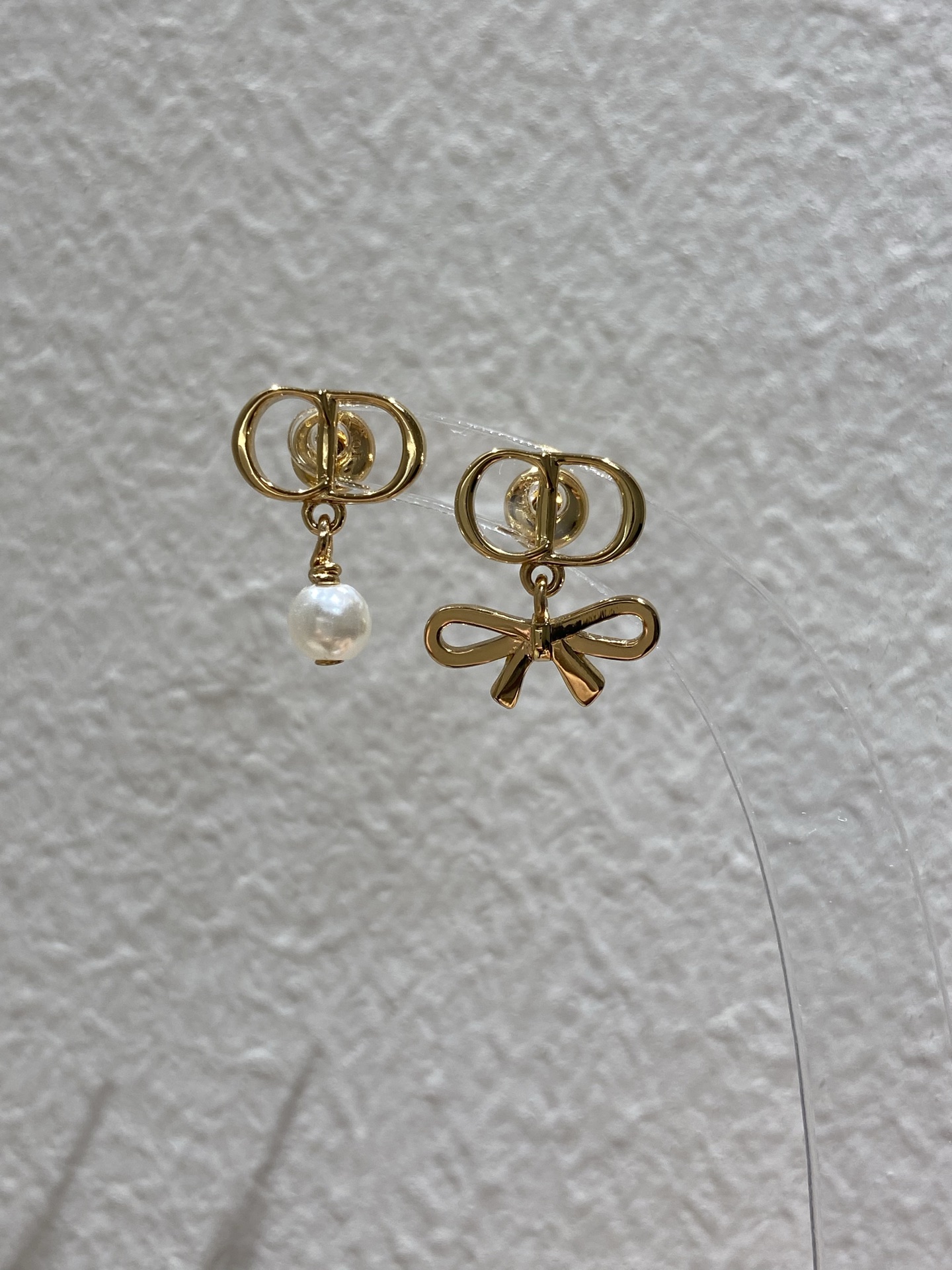 NO:857133,88160.D 26 new bow pearl earrings purchased from ZP, Cardia high-end jewelry1986090988160.D 26 新款 蝴蝶结 珍珠 耳钉 ZP购入,,卡迪亚高端饰品,Jewelry