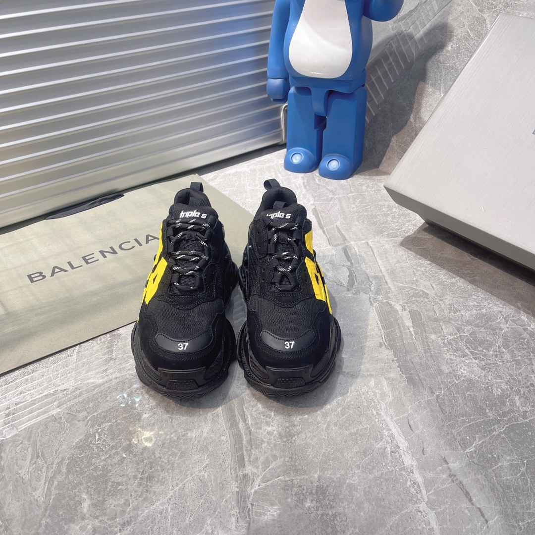 NO:260176,Balenciaga latest letter graffiti Generation 1.0 Balenciaga Triple S Balenciaga 19 official air cushion version official pure original version Full code shipment notification Correct font electric embroidery Correct thickness, position, size Correct side TPU Breathable hole matching means original correct air cushion separation sole, TPU soft sole Original consistent 