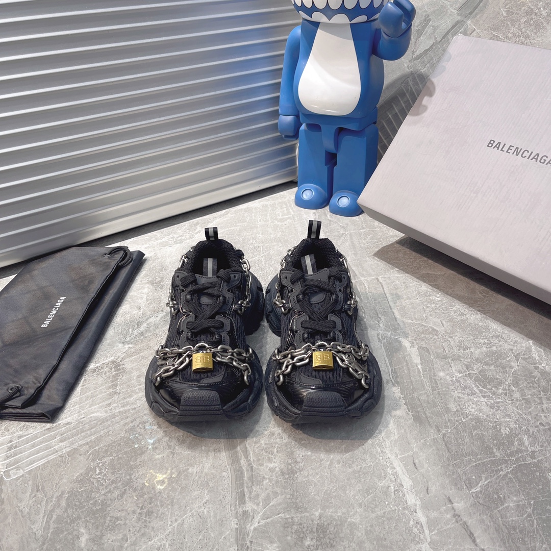 NO:246263,Balenciaga 3XL children's heart lock Balenciaga Phantom Sneaker Official synchronization Balenciaga new 3XL ten-generation trendy casual shoes adds new design While continuing the outdoor contour and complex upper structure of the Track Trainer, the new version adds metal-style chain parts and special elements such as childlike locks and keys to the upper position, and is at the forefront of the trend. Size 35 36 37 38 39 40 41 42 43 44 45 46, dad shoes, balenciaga, balenciaga, tom ford19860909巴黎世家3XL童心锁 Balenciaga Phantom Sneaker 官方同步 巴黎世家全新3XL十代潮流休闲鞋 增加全新设计 在延续 Track Trainer 户外轮廓和复杂鞋面结构的同时,新版本在鞋面位置增加了金属风的锁链零件和童心锁,钥匙等特色元素,走在潮流的前沿 尺码35 36 37 38 39 40 41 42 43 44 45 46,老爹鞋,balenciaga,balenciaga,tom ford,Women's Shoes