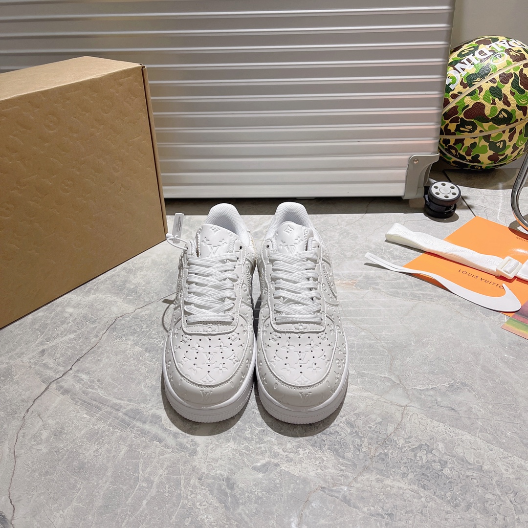 NO:577727,Couple models are on the shelves. Exclusively shipped across the entire network. Correct version. Original shoes purchased and developed by 6w8. Louis Vuitton19860909情侣款重磅上架 全网独家出货 正确版 原鞋6w8购入开发 Louis Vuitton x NIKE Air force1 重磅联名 Virgil Abloh 与 Nike 合作打造 这已经是Virgil Abloh 生前最后一个作品 结合经典Virgil和Air force1双方经典元素 完美呈现了Virgil的创意 尺码:35-45,休闲鞋/运动鞋,louis vuitton,sneakers,Women's Shoes