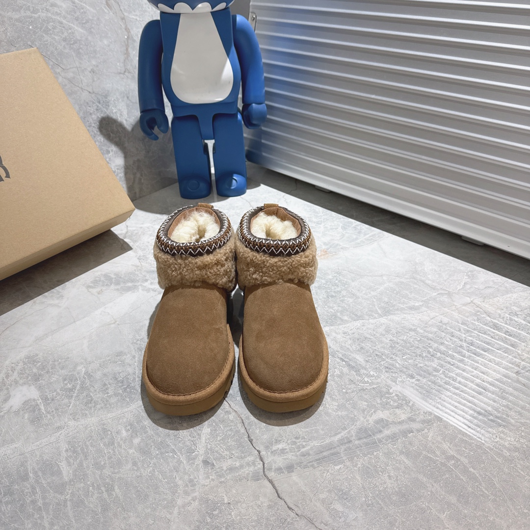 NO:577689,Ethnic-style totem snow boots, sheepskin collar + ethnic-style jacquard webbing, put warmth and exotic style on your feet. Thick sole + rounded shoe shape, like walking on cotton, making you look taller and slimmer!  The low saturation color system is so high-end that it can be worn with anything like tailor-made sizes 35-40, snow boots, boots.19860909民族风图腾雪地靴 羊卷毛领口+民族风提花织带 把温暖和异域风情都穿在脚上 厚底+圆润鞋型,像踩在棉花上走路,显高还显瘦！ 低饱和色系高级到骨子里,搭什么都像量身定制码数35-40,雪地靴,boots,Women's Shoes