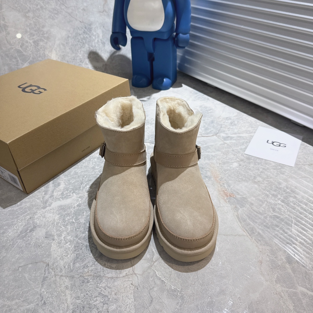 NO:614459,The top version of UGG Elea Slip-On is thin and light for home, office and indoor air-conditioned rooms. It is easy to match and super fashionable. The toe box and the insole are all made of genuine sheep fur. Packed in an independent box. Chip with waterproof technology. Different from any version on the market. Independent original development of the outsole. Cashmere insole. It is a very suitable choice for keeping warm when going out in winter and at home. In recent years, UUG has launched a series of styles, which are partly skewed toward the preferences of young consumers. It has also been at the forefront of fashion trends. Shoe body material: water-repellent coated suede upper  17 mm UGGPURE implanted wool insole, lightweight non-slip and comfortable rubber outsole with brand LOGO, size: 35 36 37 38 39 40, snow boots, boots, sheepskin19860909顶级版本 UGG Elea Slip-On 轻薄居家 办公室 空调房室内 易搭配超时髦 鞋头到鞋垫真羊皮毛一体 独立外盒包装 芯片 带防水工艺 区别市面任何版本 独立原版开发大底 羊绒鞋垫 冬季保暖外出 家居都是很适合的选择 近年uug推出款式系列 局部偏向年轻消费者喜好 也走到时尚潮流穿搭的前沿 鞋身材质 防泼水涂层翻毛皮鞋面 17毫米UGGPURE植入式羊毛内底 轻便防滑舒适橡胶外底 带有品牌LOGO商标 尺码: 35 36 37 38 39 40,雪地靴,boots,sheepskin,Women's Shoes