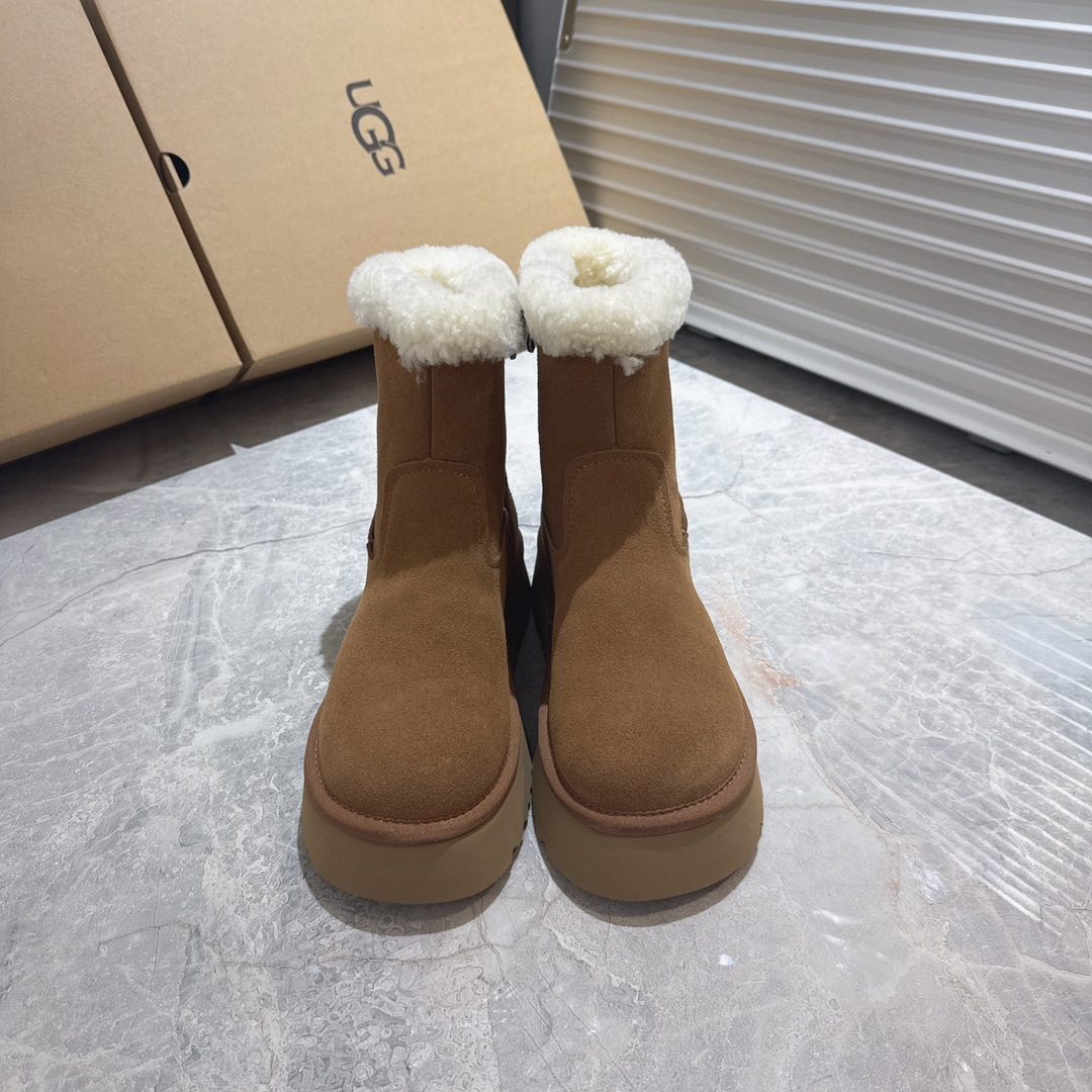 NO:630156,Gaobang Ul’s latest autumn and winter snow boots are now available!  Ugg Alpine series furry shoes and short boots are comfortable and lightweight. They are sueded with decorative stitching and unique color matching plaid. They are both classic and fashionable, allowing you to easily stand out from the crowd. Size 35-40, snow boots, boots19860909高邦 Ul最新款秋冬雪地靴上新啦！ ugg阿尔派系列毛毛鞋 短靴 舒适轻便 翻毛搭配装饰缝线独特的配色格子 即经典又时尚 让你在人群中轻松脱颖而出  码数35-40,雪地靴,boots,Women's Shoes