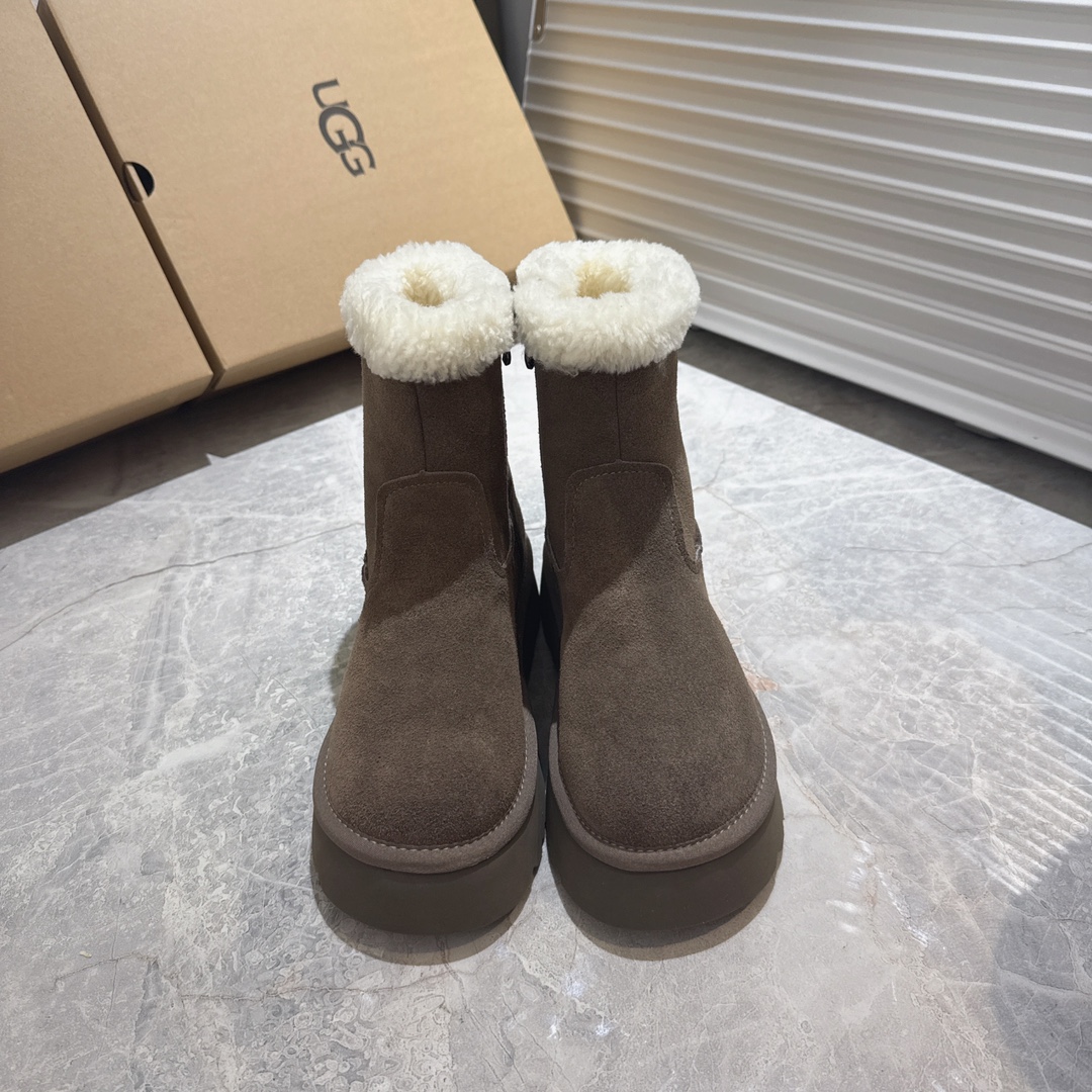 NO:630162,Gaobang Ul’s latest autumn and winter snow boots are now available!  Ugg Alpine series furry shoes and short boots are comfortable and lightweight. They are sueded with decorative stitching and unique color matching plaid. They are both classic and fashionable, allowing you to easily stand out from the crowd. Size 35-40, snow boots, boots19860909高邦 Ul最新款秋冬雪地靴上新啦！ ugg阿尔派系列毛毛鞋 短靴 舒适轻便 翻毛搭配装饰缝线独特的配色格子 即经典又时尚 让你在人群中轻松脱颖而出  码数35-40,雪地靴,boots,Women's Shoes