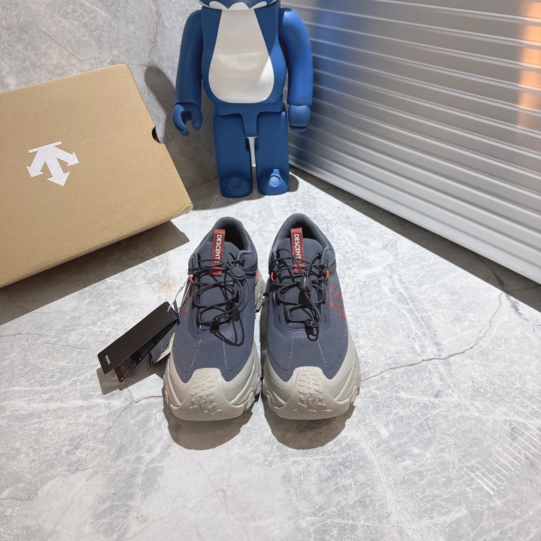 NO:669332,Shipped from Dongguan source!  DESCENTE DUALIS urban commuter GORE-TEX low-cut waterproof sports and casual shoes DUALIS GTX sports and fitness casual shoes Waterproof sock lining Excellent fit Cushioning and breathable Comfortable foot feel Thick-soled combination outsole Lightweight Q-elastic midsole Rubber bottom sheet combination Lighter Standard size 39 40 41 42 43 44 45, casual shoes/sports shoes, sneakers19860909东莞源头发货！ DESCENTE迪桑特DUALIS都市通勤GORE-TEX低帮防水运动休闲鞋 DUALIS GTX运动健身休闲鞋 防水袜套内里 贴合度超好 缓震透气 舒适的脚感 厚底组合大底 轻质Q弹中底 橡胶底片组合 更轻盈 标准码数39 40 41 42 43 44 45,休闲鞋/运动鞋,sneakers,Women's Shoes