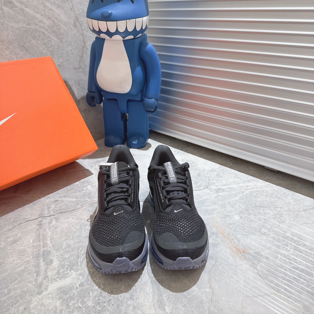 NO:726077,The strongest version on the market. Welcome to compare with NK Pegasus Premium series black and gray full-length air-cushion fiber air column mesh running shoes. Produced by the manufacturer Pure Original #Developed with original archive data, based on the legendary Pegasus series, integrating luxurious materials and innovative technology to create elite-level running shoes. #Upgraded React midsole with lighter and more elastic foam material, energy return increased by 12, long-lasting cushioning to reduce fatigue, helping you run farther.  #Breathable woven upper engineering mesh design accurately fits the foot shape, dynamic breathability without stuffiness, and still refreshing during long-distance running. #The track-level traction outsole has upgraded waffle pattern, multi-directional anti-slip design, and is rock-solid even on wet roads. #Details: luxurious textured metal signage, reflective elements and premium material splicing, taking into account performance and street fashion genes. Item No. HQ2595-101 Size36 36.5 37.5 38  38.5 39 40 40.5 41 42 42.5 43 44 44.5 45 46, casual shoes/sports shoes, miumiu, sneakers19860909市售最强版本 欢迎对比 NK Pegasus Premium系列 黑灰色 全掌气垫纤维气柱网面跑步鞋 大厂纯原出品 #原档案数据开发,以传奇飞马系列为蓝本,融合奢华材质与革新科技,打造精英级跑鞋. #升级React中底更轻、更弹的泡棉材质,能量回馈提升12,持久缓震减少疲劳,助你越跑越远. #透气编织鞋面工程网眼设计,精准贴合脚型,动态透气不闷脚,长跑依旧清爽. #赛道级抓地外底华夫格纹路升级,多向防滑设计,湿滑路面也能稳如磐石. #细节奢华质感金属标牌、反光元素与 premium 材质拼接,兼顾性能与街头潮流基因. 货号HQ2595-101 Size36 36.5 37.5 38 38.5 39 40 40.5 41 42 42.5 43 44 44.5 45 46,休闲鞋/运动鞋,miumiu,sneakers,Women's Shoes