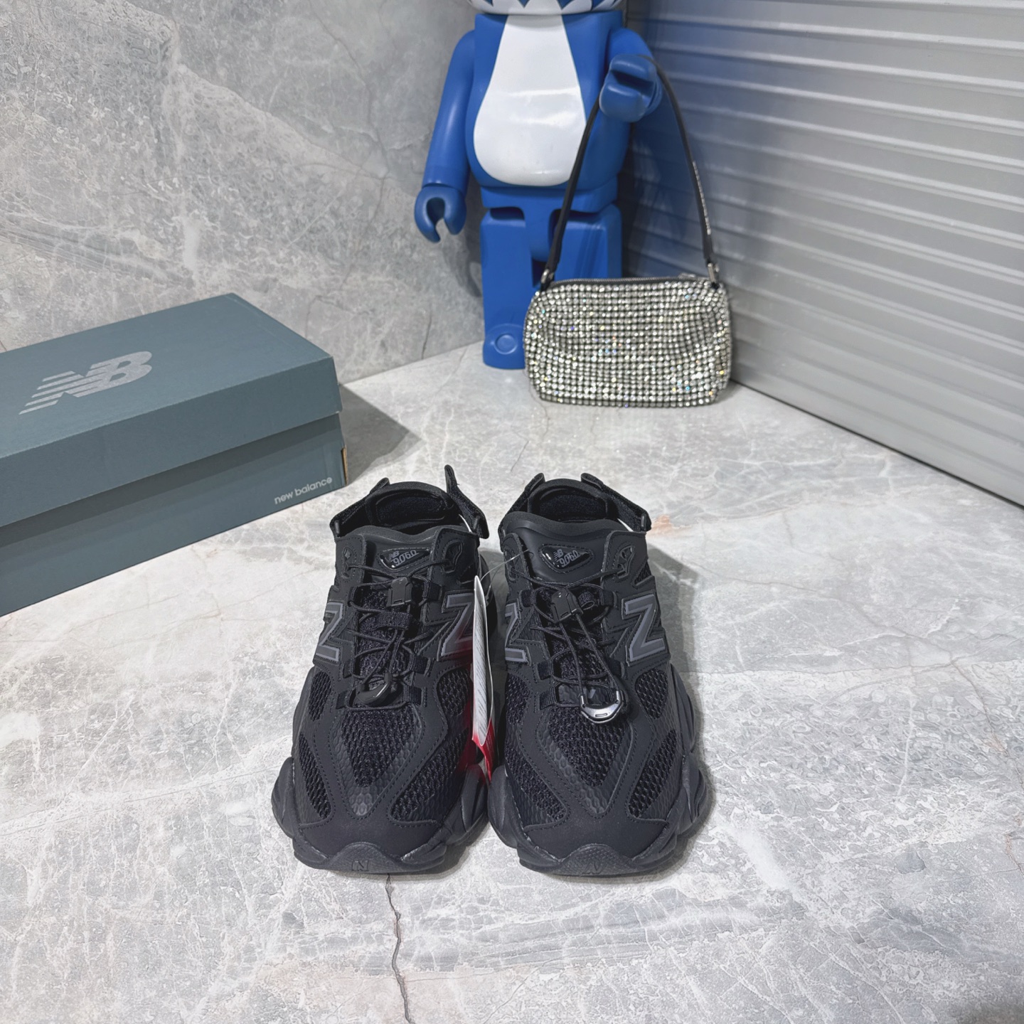 NO:868407,Joe freshgoods  Item No. U9060BCG Size 36 37 37.5 38 38.5 39 40 40.5 41 42 42.5 43 44 45, dad shoes, chamois leather19860909Joe Freshgoods x New Balance NB9060 联名款 复古休闲运动慢跑鞋 鞋款灵感源自设计师本人对夏日的怀日回忆.鞋面大身由空间双格及磨砂鞋面拼接而生,配以柔和、夏日氛围拉满#采用大面积网眼以及麂皮材质覆盖鞋身,还原经典气质.搭载ABZORB避震科技,由泡沫聚酯制成,上脚可以有效减少由鞋底反弹对身体及双腿的冲击力 货号 U9060BCG Size 36 37 37.5 38 38.5 39 40 40.5 41 42 42.5 43 44 45,老爹鞋,chamois leather,Women's Shoes
