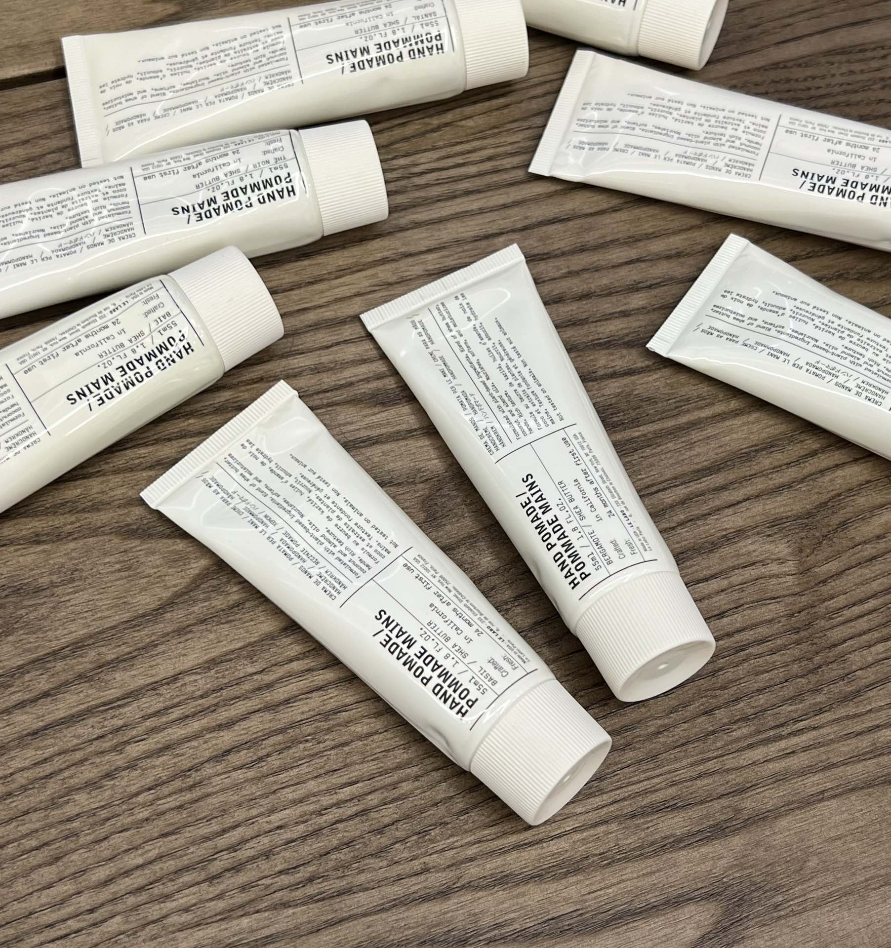 姐妹们！把握现有资源，能买到就是赚到！这次这款限量版只有法国本土专柜才有的大大礼盒惊喜！真的非常稀缺‼️一盒里面八只装！无忧使用！也可以分享给好 8