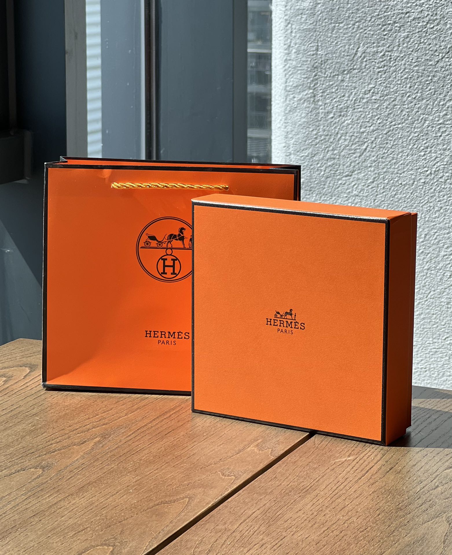 爱马仕冬日呵宠两件套🧡内含:无色润唇膏3.5g➕护手霜100ml 8