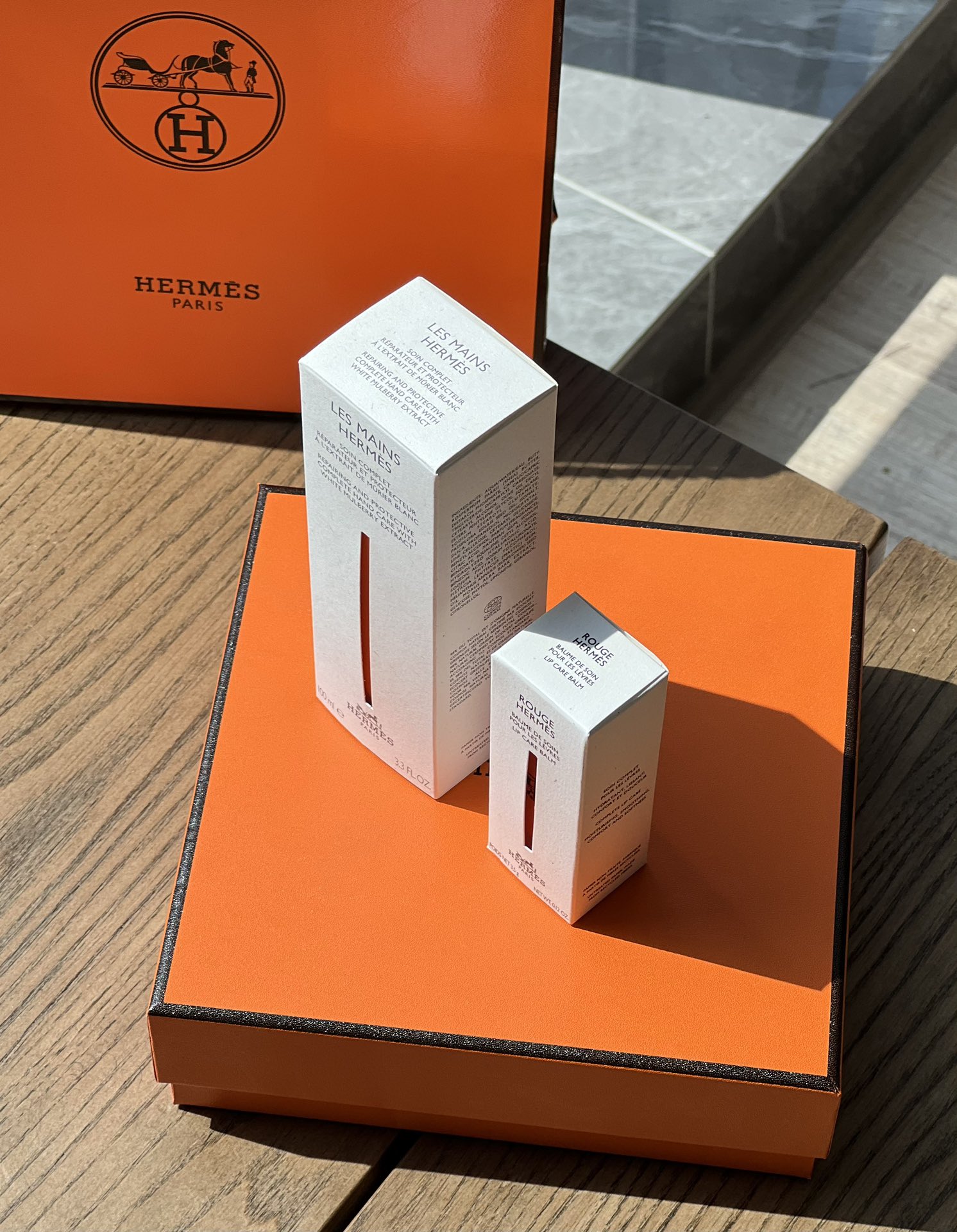爱马仕秋冬养肤套盒🎁护手霜➕唇膏~Hermes提醒你秋冬该好好养护你的第二张脸啦 3