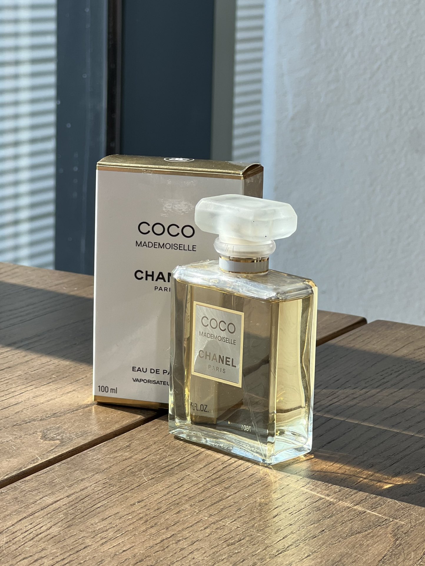 NO:810906,CHANEL Chanel Miss Coco (frosted cap) 100ml Attributes Women's Fragrance Fragrance Notes Floral Sweet Moss Top Notes Orange Orange Orange Blossom Bergamot Middle Notes Mimosa Jasmine Rose Ylang-Ylang Base Notes Tonka Bean Patchouli Red Myrrh Vanilla Vetiver Musk, Perfume, Chanel, Chanel19860909CHANEL 香奈儿 可可小姐（磨砂盖）100ml 属性女香 香调花香甘苔调 前调橙子 橘子 橙花 香柠檬 中调含羞草 茉莉 玫瑰 依兰 后调零陵香豆 广藿香 红没药 香草 香根草 麝香,香水,chanel,chanel,accessory