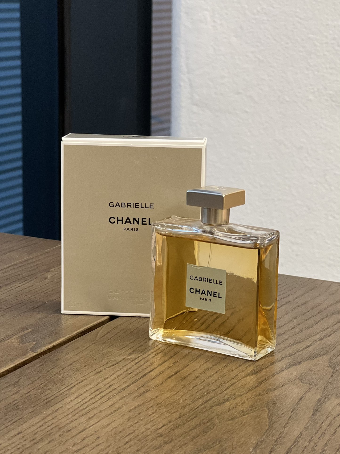 NO:810890,CHANEL Gabrielle Eau de Parfum 100ml Attributes Women's Fragrance Fragrance Floral Top Notes Orange Grapefruit Blackcurrant Middle Notes Tuberose Ylang-Ylang Jasmine Orange Blossom Pear Pink Pepper Lily of the Valley Base Notes Sandalwood Musk Kashmiri Orris Root, Perfume, Chanel, Chanel19860909CHANEL 香奈儿 嘉柏丽尔浓香100ml 属性女香 香调花香调 前调橘子 葡萄柚 黑加仑 中调晚香玉 依兰 茉莉 橙花 梨 粉红胡椒 铃兰 后调檀香木 麝香 克什米尔木 鸢尾根,香水,chanel,chanel,accessory