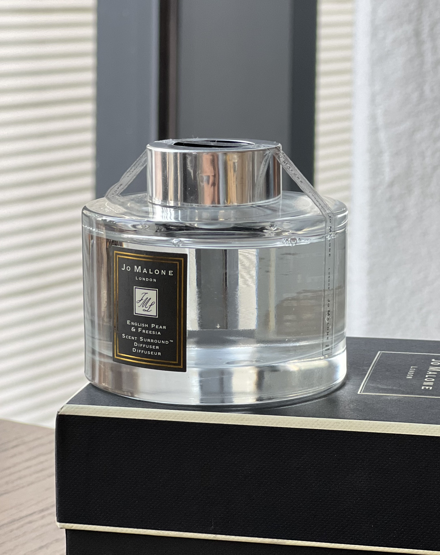 the base note is the delicate fragrance of freesia - Perfume 4