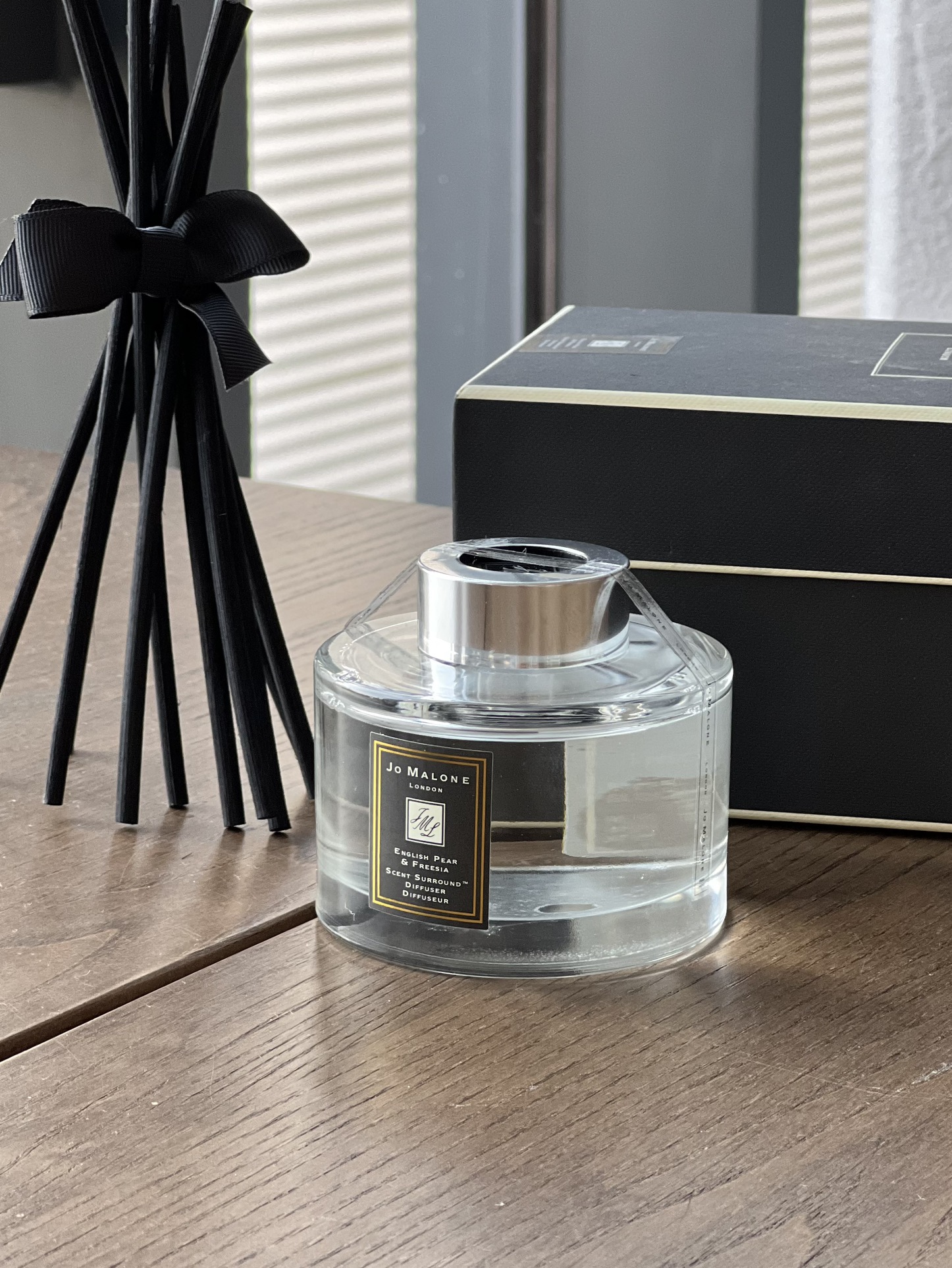 the base note is the delicate fragrance of freesia - Perfume 5