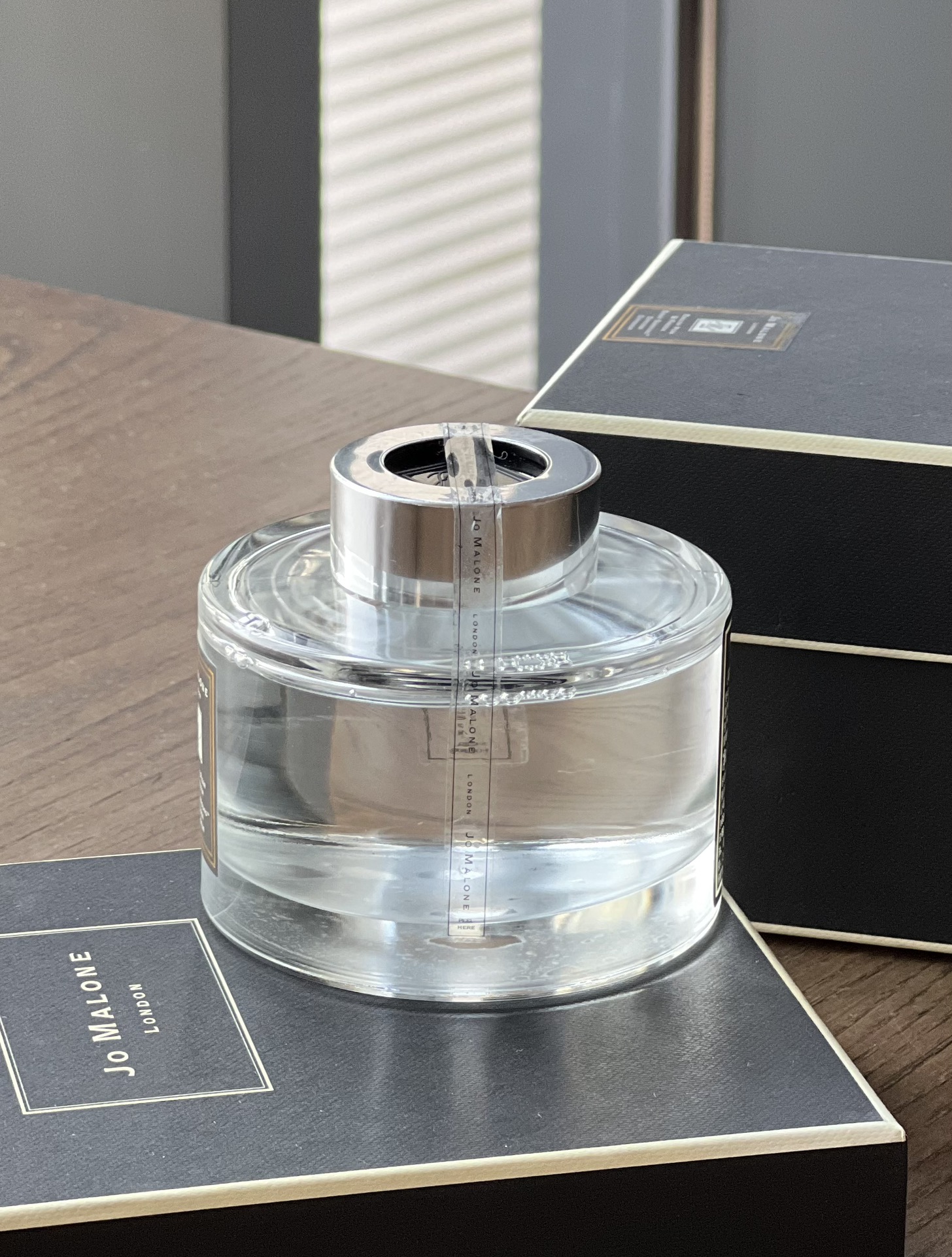 the base note is the delicate fragrance of freesia - Perfume 6