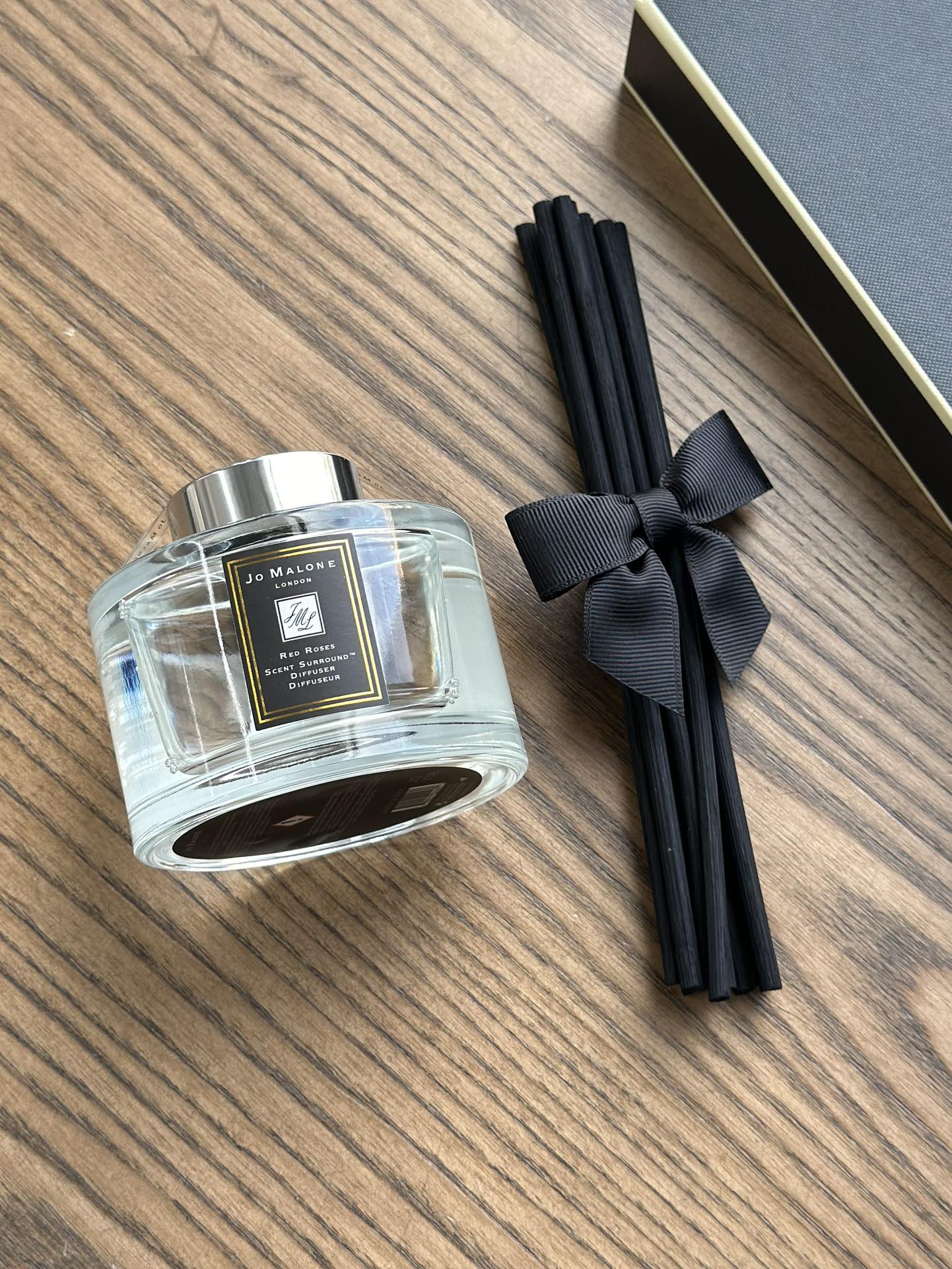 NO:809454,This product is a liquid aromatherapy, pure natural without additives, suitable for various places. The aroma diffuses in the air with the natural rattan branches, subtle and delicate, creating an exclusive elegant and personalized space for you!  Each bottle has a capacity of 165ml and comes with natural rattan branches. Warm reminder: If the space is small, it is recommended to insert 3 to 4 rattan branches. You can flexibly choose the number of rattan branches according to the size of the space. Car aromatherapy, home fragrance, candles19860909本产品为液体香薰,纯天然无添加,适合各种场所,香薰随天然的藤支在空气中弥散、含蓄、精致为您打造专属的典雅个性空间！每瓶容量达到165ml,配送天然藤支.温馨提示空间小的建议可以插3～4根.可灵活根据空间大小选择插放藤支的数量.,车载香薰.居家香氛.蜡烛,accessory