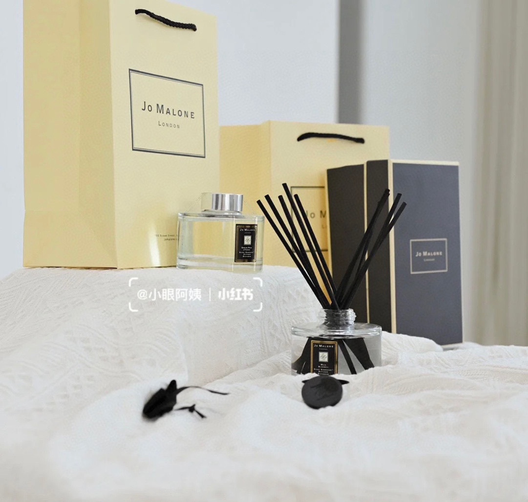 NO:809452,Jo Malone fragrance is like the Caribbean breeze, a world classic. The fragrance is diffused in the air with natural vine branches, subtle and delicate. Create your own elegant and personalized space~, car fragrance, home fragrance, candle19860909祖玛珑香薰宛如加勒比海的微风,堪称世界经典,香氛随天然的藤枝在空中弥散,含蓄、精致.为您打造专属的典雅个性空间～,车载香薰.居家香氛.蜡烛,accessory