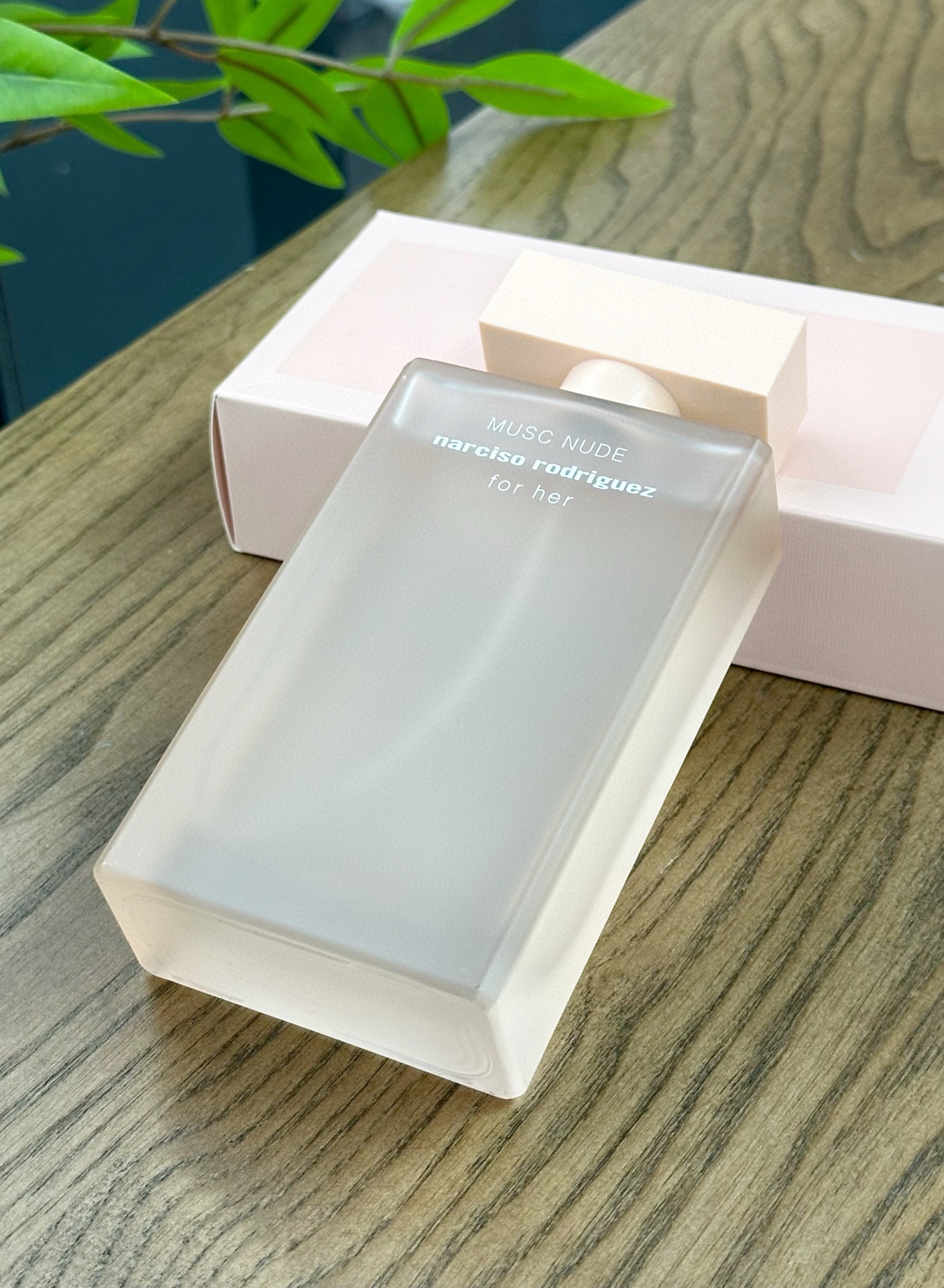 90💰原单品质
MUSC NUDE 是一款向嗅觉艺术致以永恒敬意的麝香花香调香水，让您尽享女性魅力的精髓。这款香水的核心是 NarcisoRodriguez 标志性的麝香，现在又增加了新的、柔和而诱人的层次。

✅前调：白色花系 茉莉 粉红胡椒
✅中调：麝香橙花 玫瑰
✅后调：零陵香豆 广藿香 雪松
✅规格：100ml