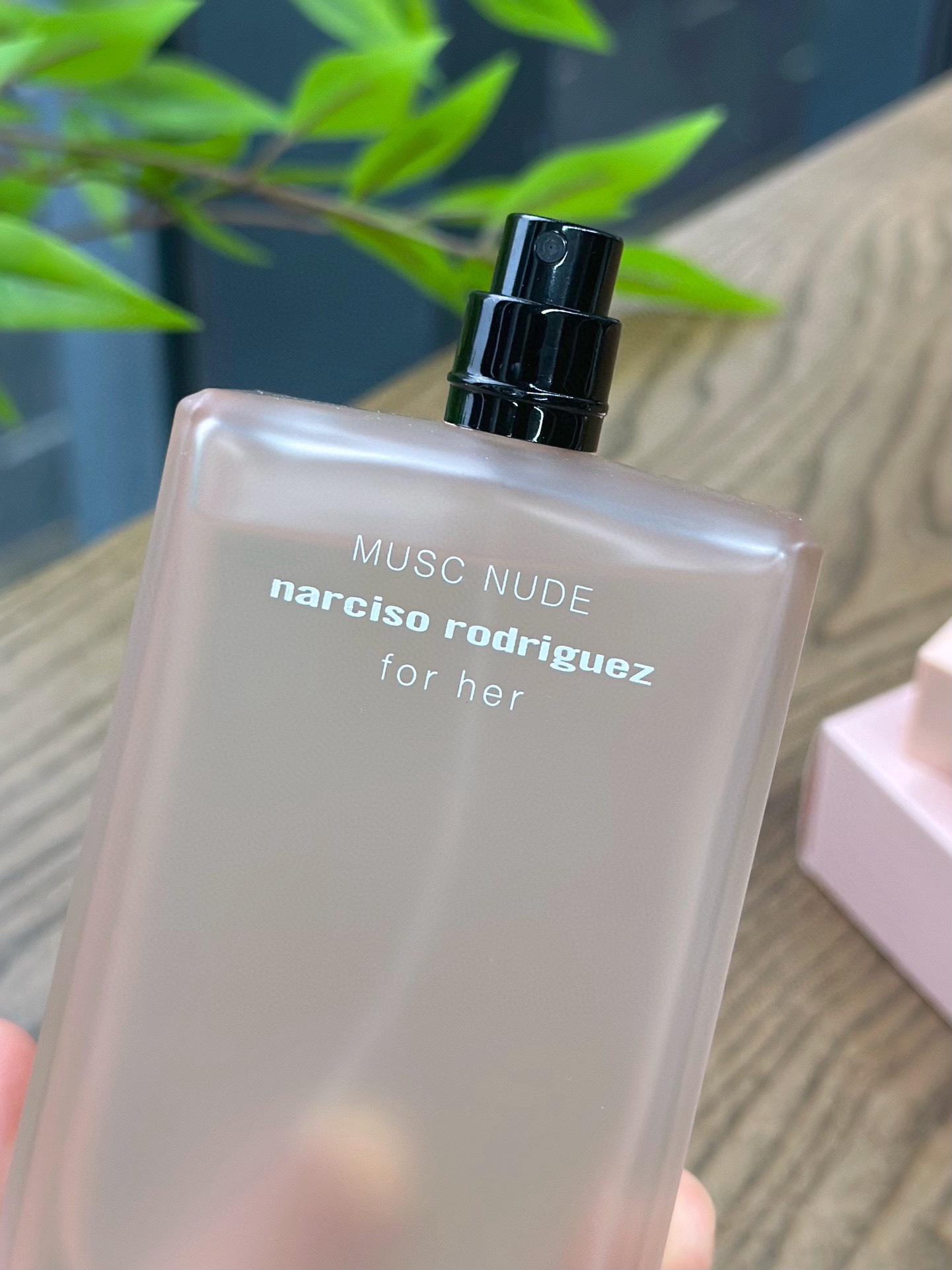 90💰原单品质
MUSC NUDE 是一款向嗅觉艺术致以永恒敬意的麝香花香调香水，让您尽享女性魅力的精髓。这款香水的核心是 NarcisoRodriguez 标志性的麝香，现在又增加了新的、柔和而诱人的层次。

✅前调：白色花系 茉莉 粉红胡椒
✅中调：麝香橙花 玫瑰
✅后调：零陵香豆 广藿香 雪松
✅规格：100ml