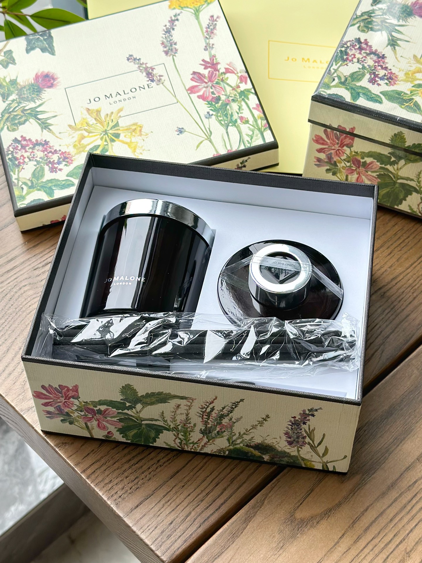 Chanel Maison Lifestyle Luxury Home Decor Blanket Tableware Bedding 6