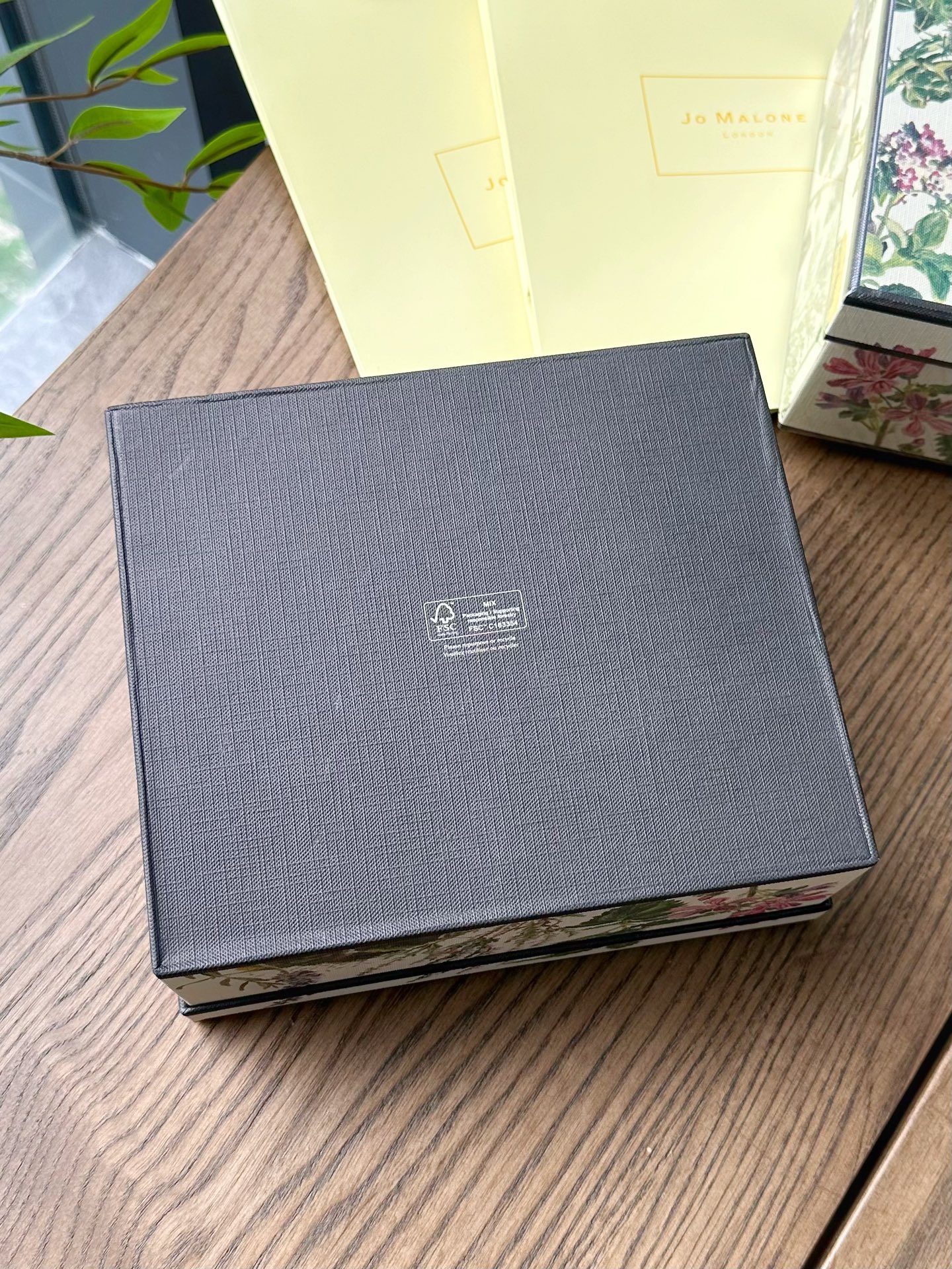 Chanel Maison Lifestyle Luxury Home Decor Blanket Tableware Bedding 9