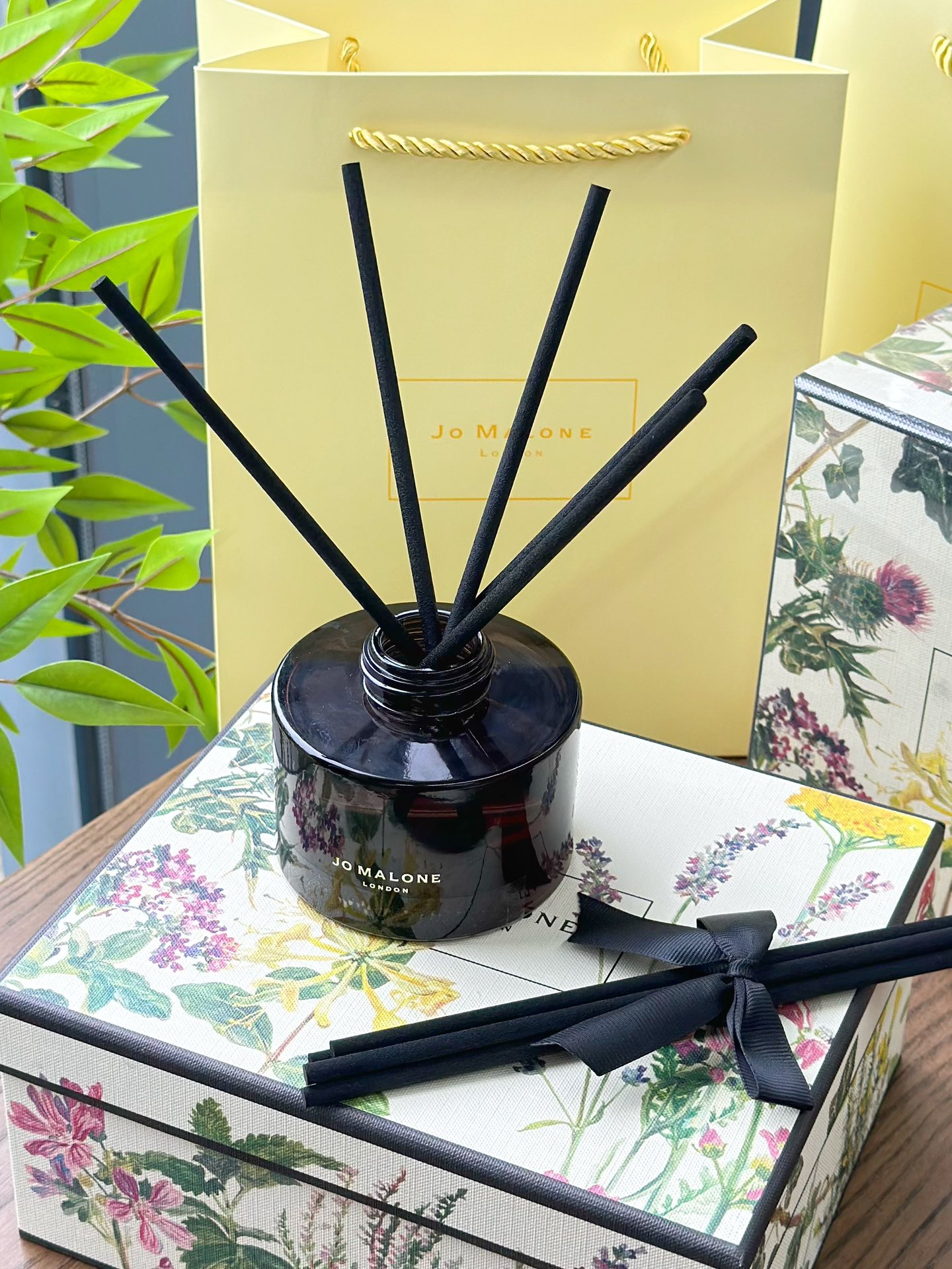 A sophisticated home fragrance designed to create a serene and calming - Comprehensive 6