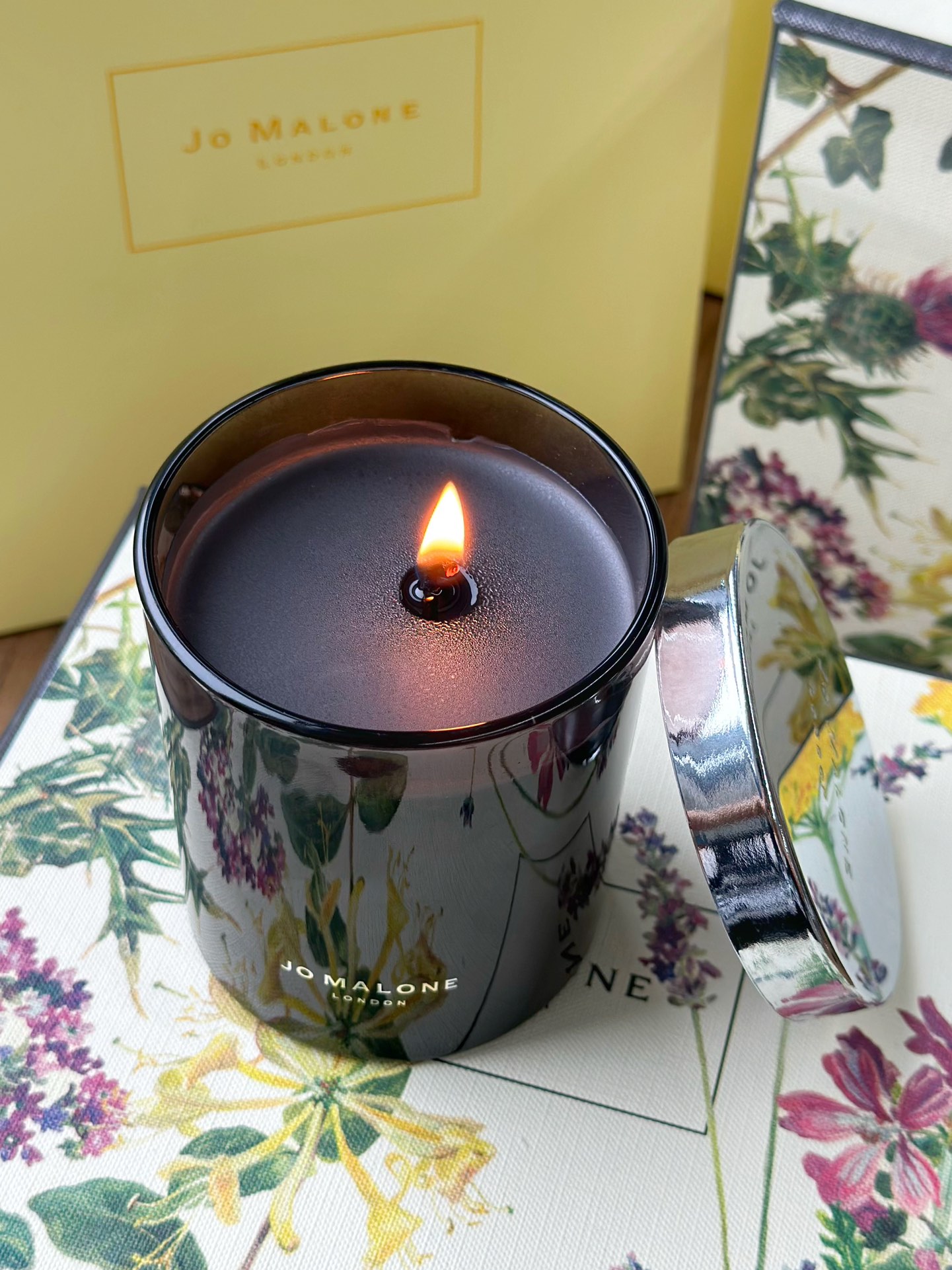 A sophisticated home fragrance designed to create a serene and calming - Comprehensive 9