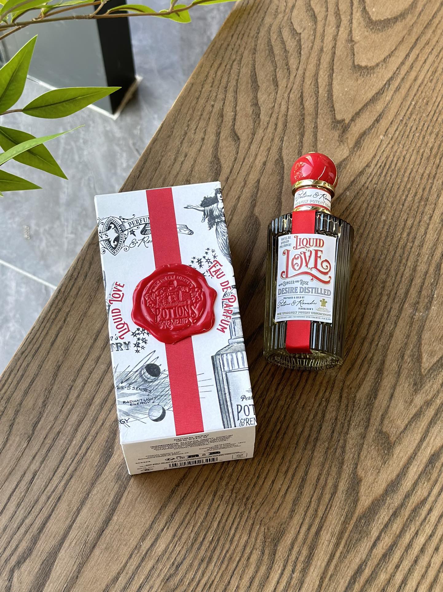 NO:894563,Penhaligon's Blazing Rose 100ml Neutral fragrance, spicy aromatic fragrance, top note of ginger, middle note of rose, base note of sandalwood, perfume19860909Penhaligon's 潘海利根 炽烈玫瑰100ml 属性中性香 香调辛辣芳香调 前调生姜 中调玫瑰 后调檀香木,香水,accessory