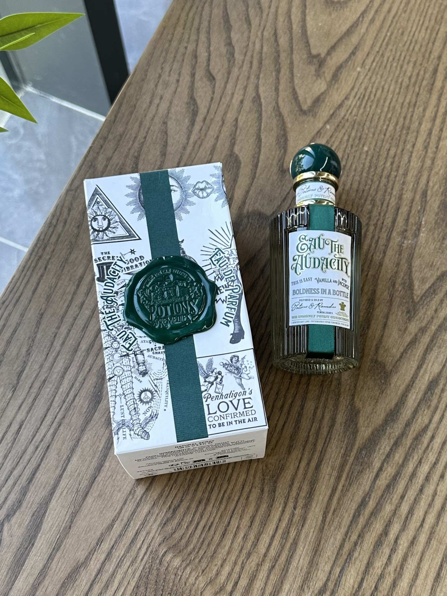 NO:894534,Penhaligon's Fearless Vanilla 100ml Neutral fragrance Fragrance aroma Top note black pepper Middle note incense Base note vanilla, perfume19860909Penhaligon's 潘海利根 无畏香草100ml 属性中性香 香调芳香调 前调黑胡椒 中调焚香 后调香草,香水,accessory