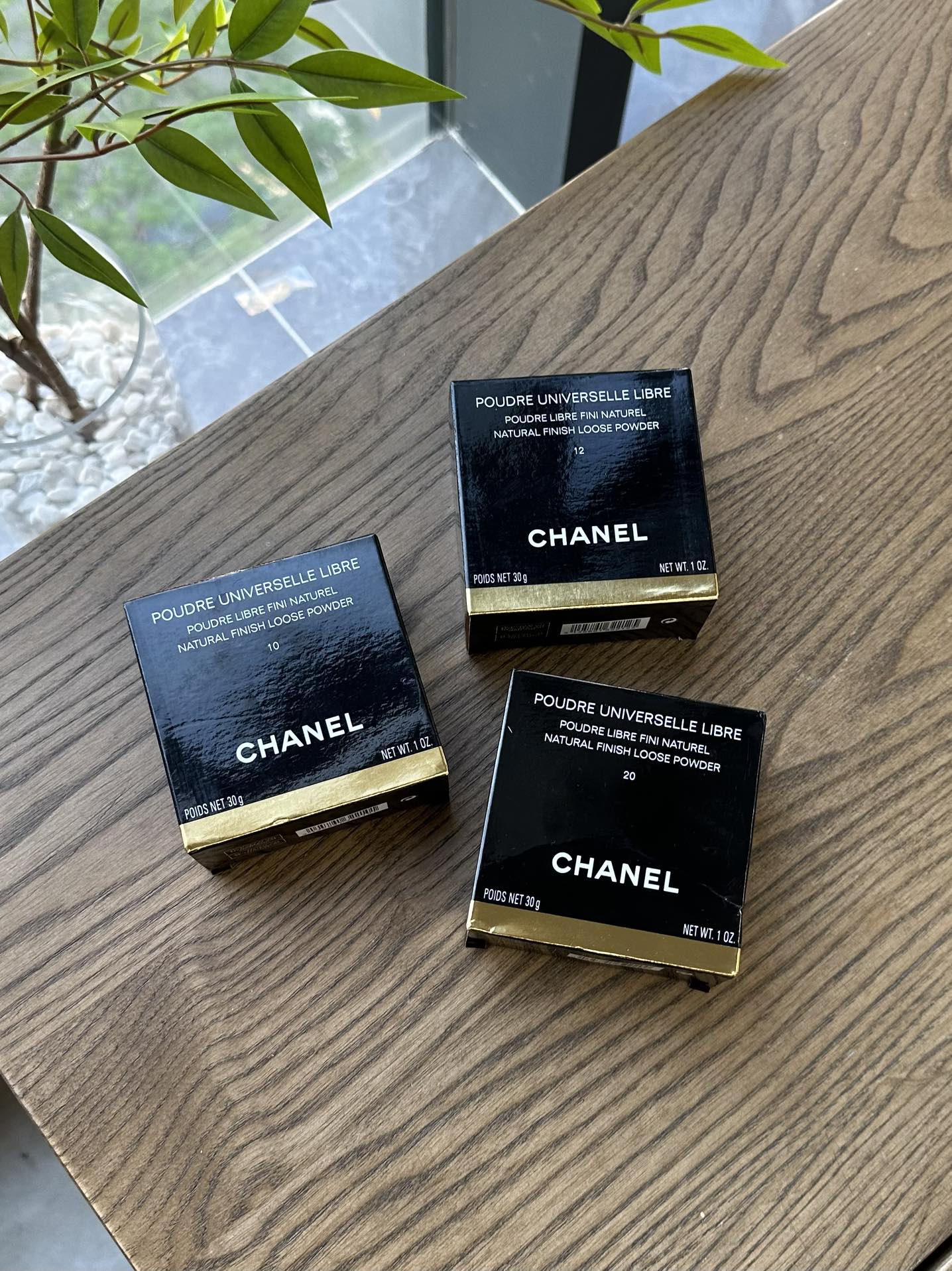 NO:809990,Who said Grandma Chanel doesn’t have cost-effective items? Chanel’s light and perfect powder/setting powder is here!  The 30g extra large can is extremely cost-effective!  Super practical!  There are three color numbers for you to choose. No. 10 - transparent and brightening, suitable for yellow skin. No. 12 - soft pink without fake whiteness, suitable for fair and yellow skin. No. 20 - light skin, natural skin color, natural white for the public., makeup, chanel19860909谁说香奶奶没有性价比单品 香奈儿轻盈完美蜜粉/定妆散粉这不就来了！30g超大罐性价比超高！超级实用！ 三个色号任你喜欢 10号-透明色透明提亮,适合黄皮. 12号-柔粉色粉嫩不假白,适合白皮和黄皮. 20号-浅肤色自然肤色,大众自然白.,彩妆,chanel,accessory