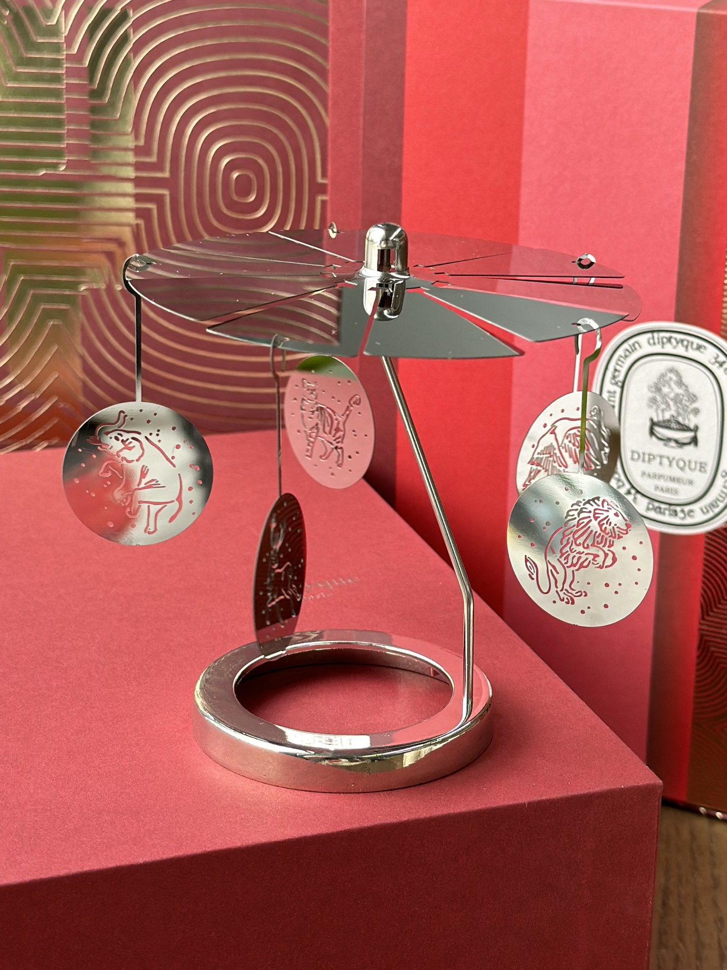 Rotating Candle Carousel: Designed to sit atop scented candles, this car - Comprehensive 6