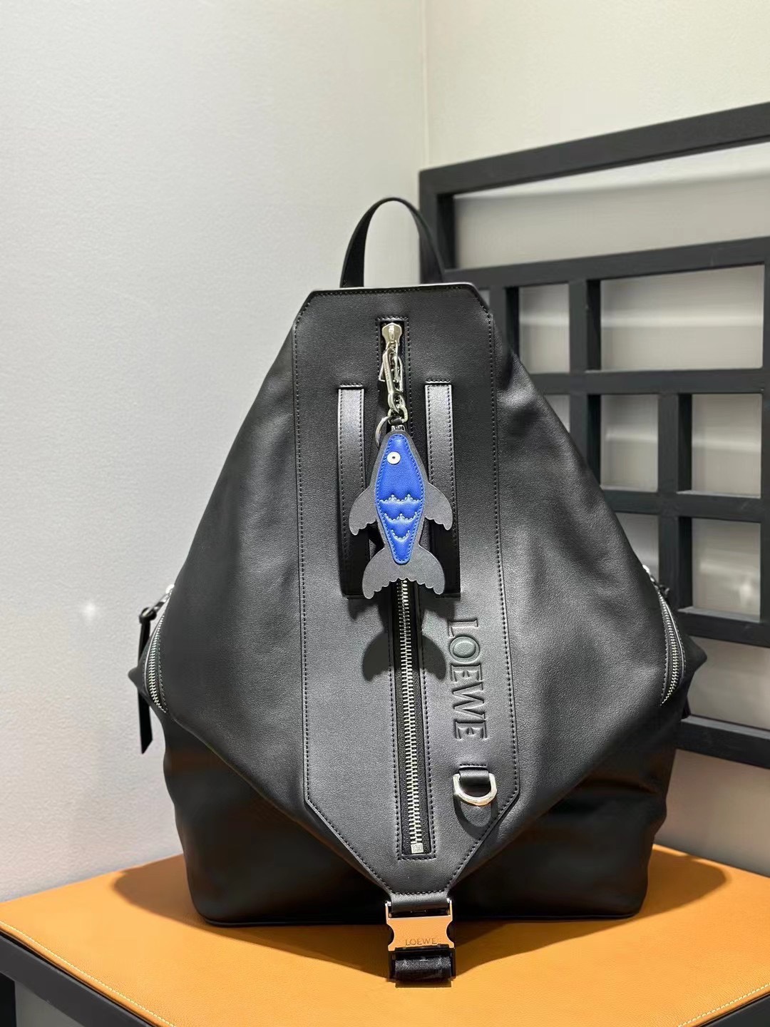 loewe's deformed backpack, the new Eye natural men's series has a super design and is so handsome~