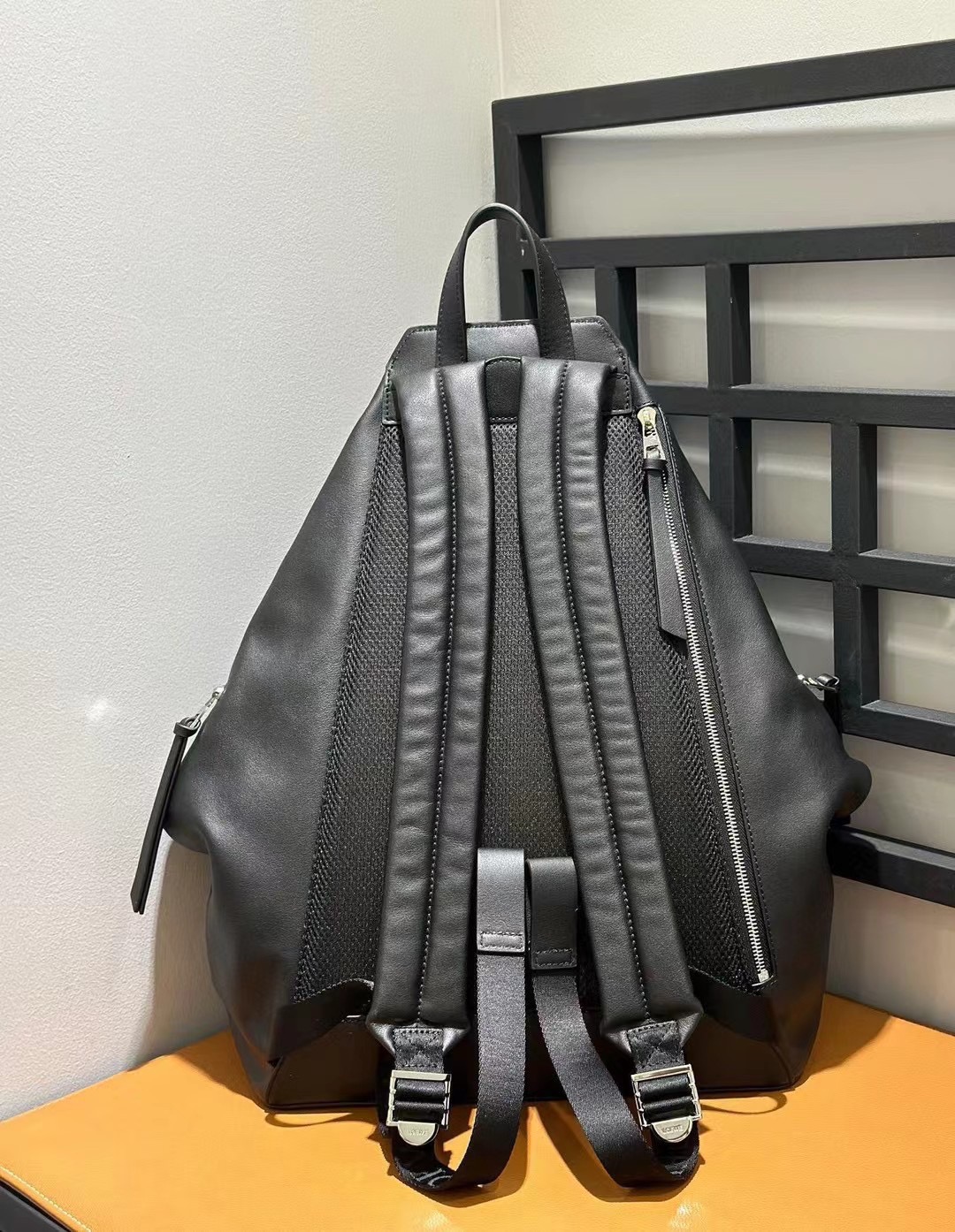 loewe's deformed backpack, the new Eye natural men's series has a super design and is so handsome~