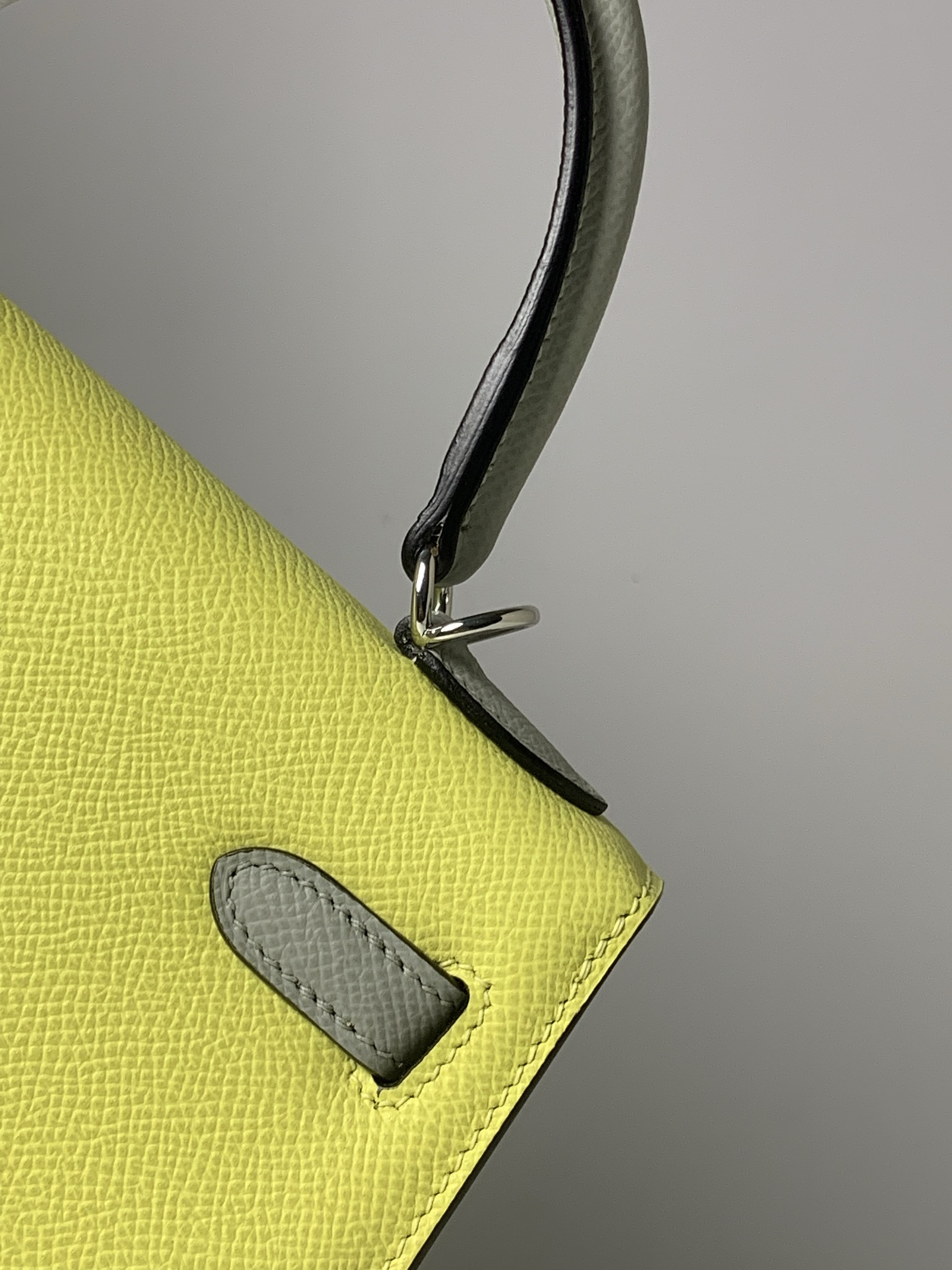 Elegant Kelly 25 Bag: Stylish Epsom Leather Handbag with Color Accents 5 i1753781108998 2457 0 3