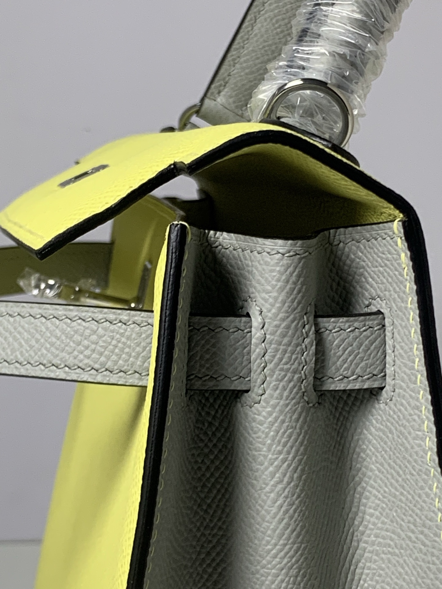 Elegant Kelly 25 Bag: Stylish Epsom Leather Handbag with Color Accents 7 i1753781126034 5409 0 5
