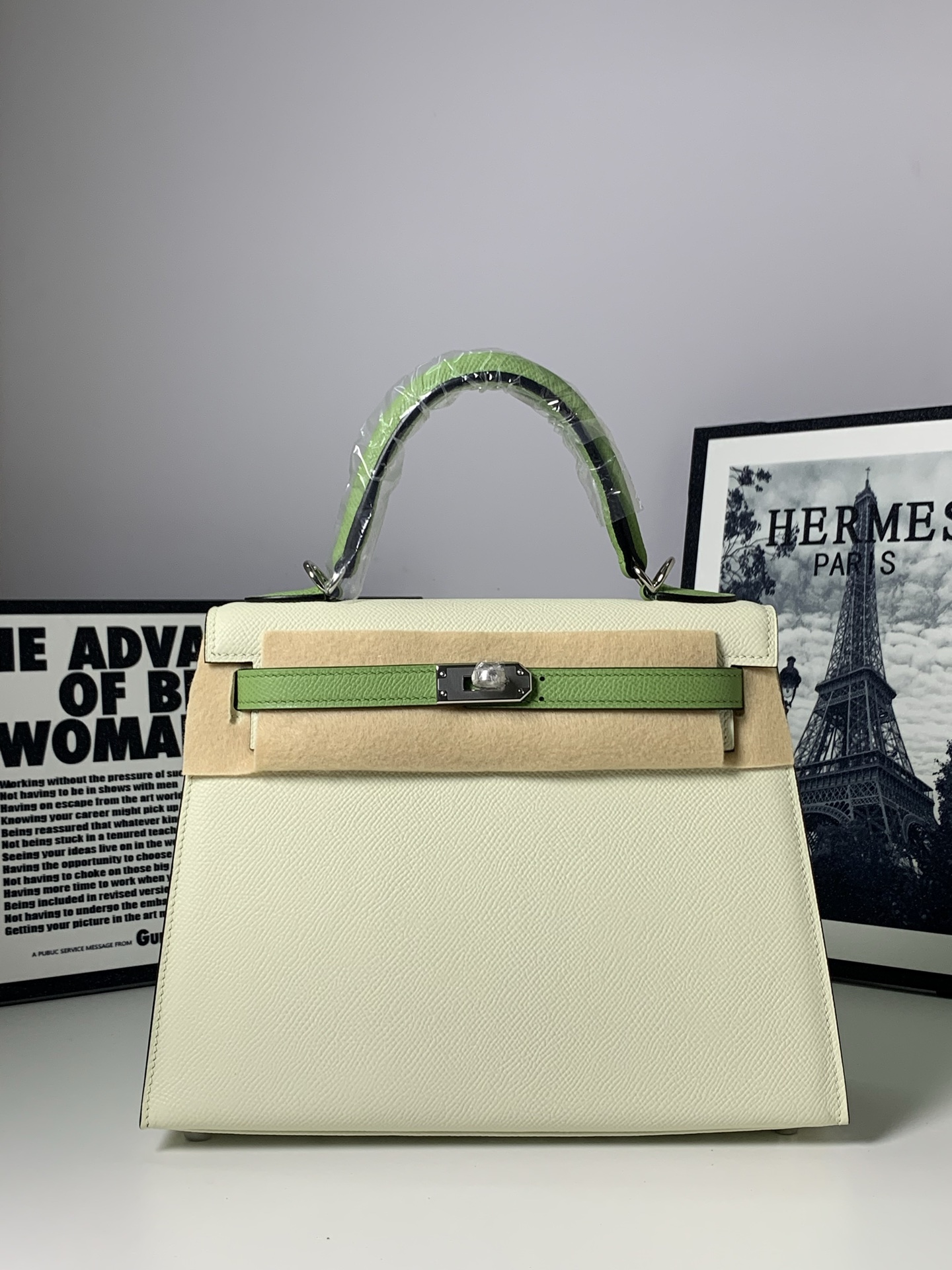 Bolso Kelly 25 de Cuero Epsom con Detalles en Contraste