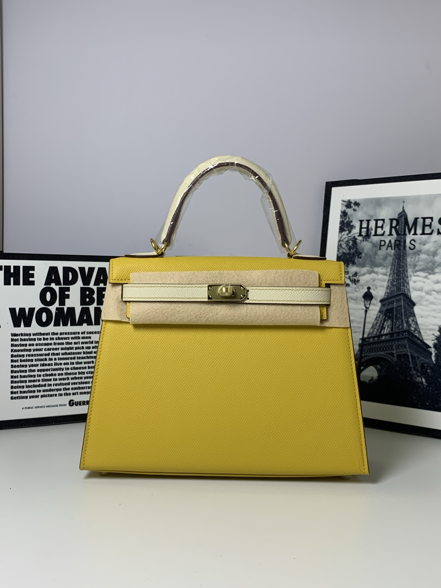 Elegante Kelly 25 Handtas in Epsom Leer - Tweekleurig Geel/Beige Design